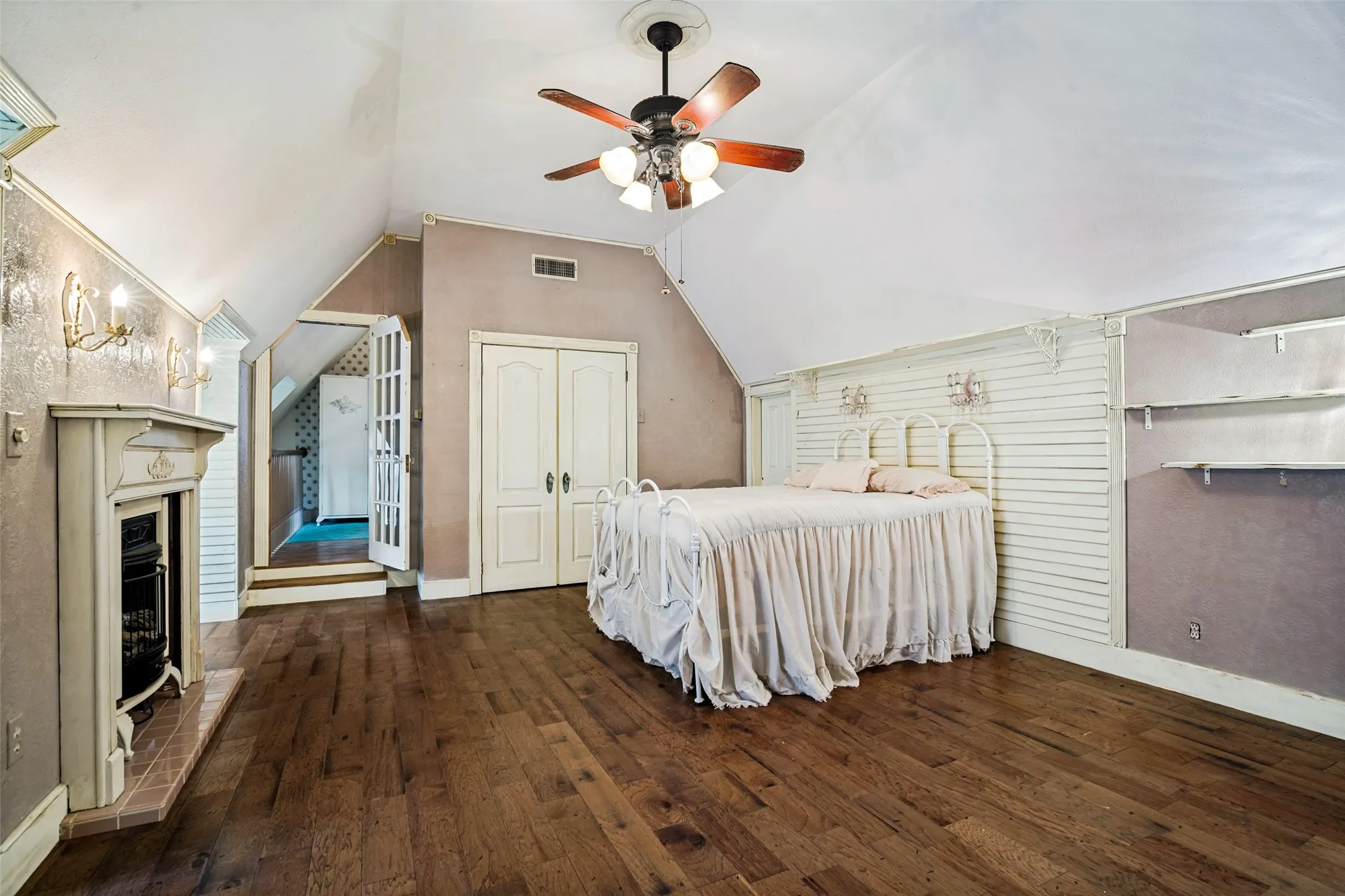 Single Family Residence For Sale in Hunt County , 10690 County Road 2450, Terrell, Texas 75160, 4 Bedroom, 4 Bathroom, 2 Garage spaces, 3,296 Sqft, built in 1994, Preowned, mls#21252210, Real Estate Agent in Terrell, Homes For Sale in Hunt county, Homes For Sale in Terrell, Realtor in Terrell Texas, Real Estate Brokerage Independent Realty Texas, Luminita Cordes Realtor