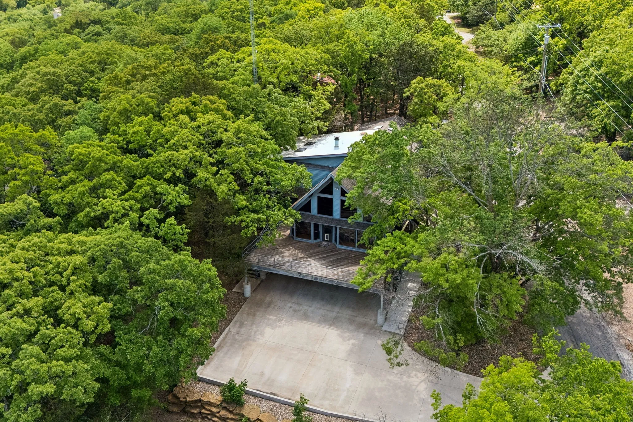 Single Family Residence For Sale in Grayson County , 86 Queens Drive, Pottsboro, Texas 75076, 5 Bedroom, 3 Bathroom, 2 Garage spaces, 2,956 Sqft, built in 1978, Preowned, mls#21230037, Real Estate Agent in Pottsboro, Homes For Sale in Grayson county, Homes For Sale in Pottsboro, Realtor in Pottsboro Texas, Real Estate Brokerage Independent Realty Texas, Luminita Cordes Realtor