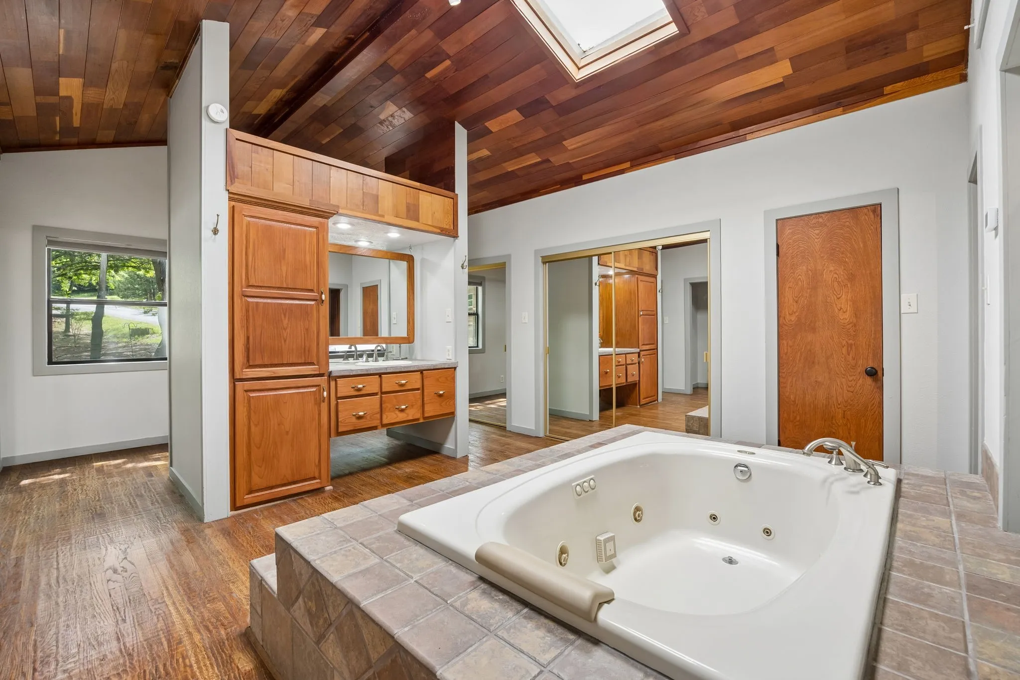 Large Garden Jetted Tub