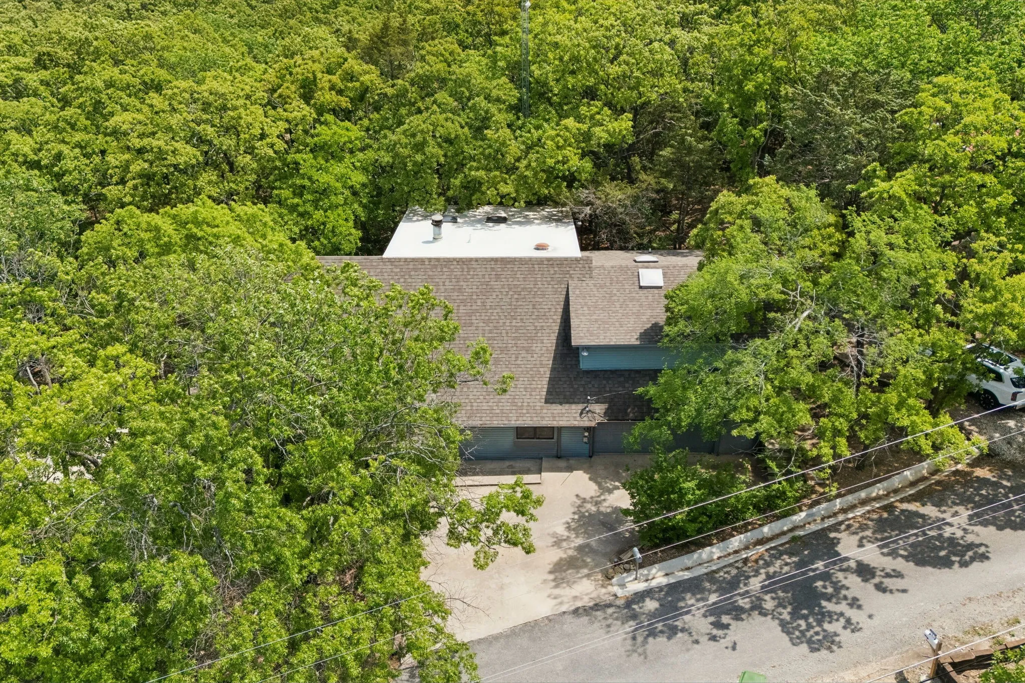 Single Family Residence For Sale in Grayson County , 86 Queens Drive, Pottsboro, Texas 75076, 5 Bedroom, 3 Bathroom, 2 Garage spaces, 2,956 Sqft, built in 1978, Preowned, mls#21230037, Real Estate Agent in Pottsboro, Homes For Sale in Grayson county, Homes For Sale in Pottsboro, Realtor in Pottsboro Texas, Real Estate Brokerage Independent Realty Texas, Luminita Cordes Realtor