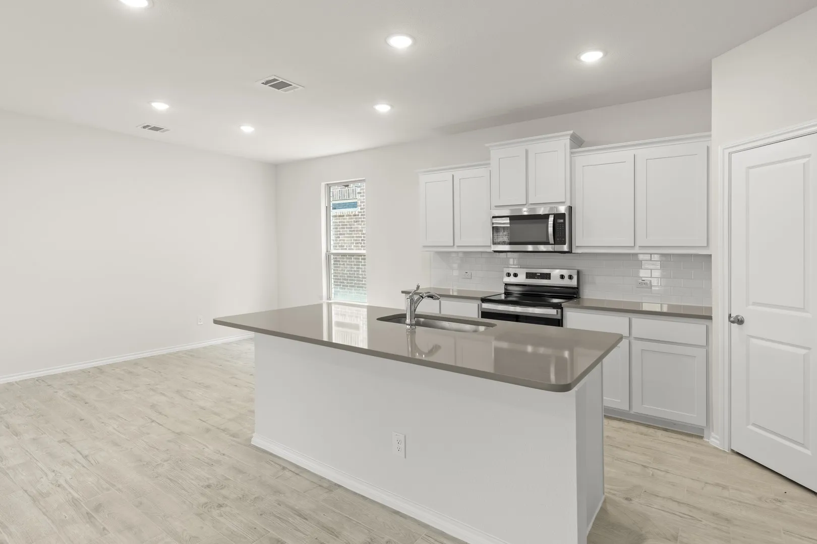 10. 3691 Desperado - Kitchen (3)