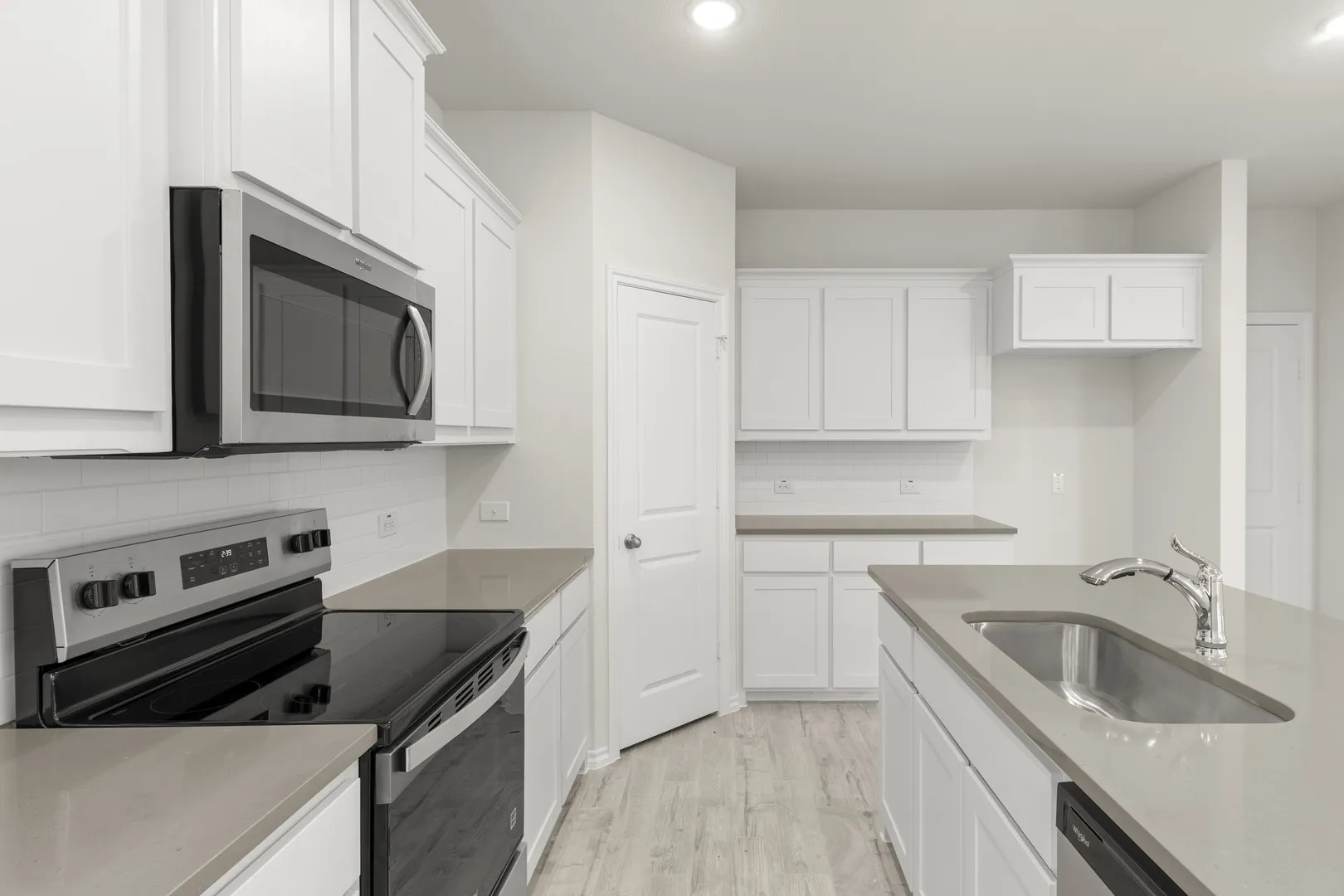 11. 3691 Desperado - Kitchen (4)