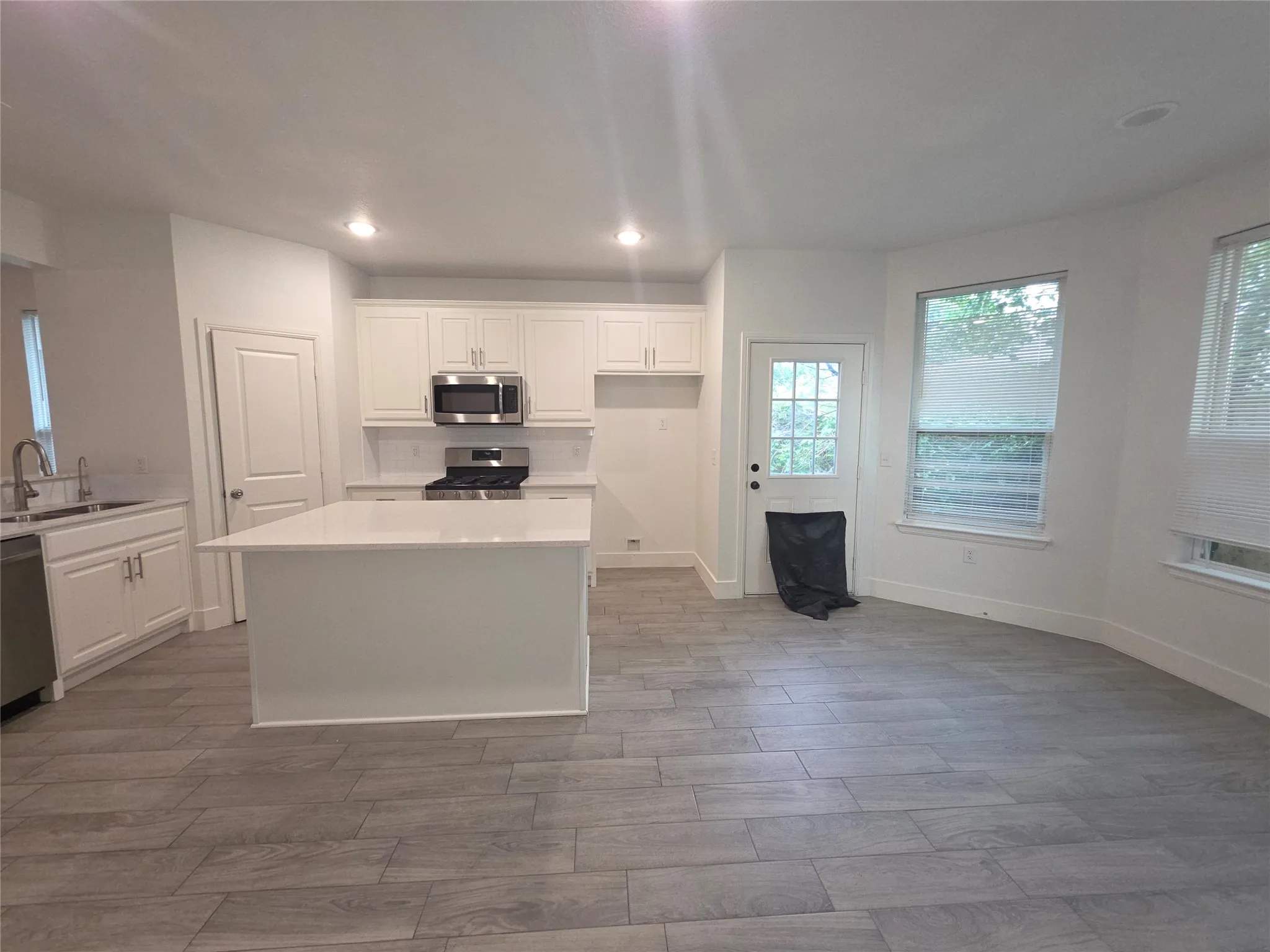 Single Family Residence For Sale in Dallas County , 2719 Frazier Street, Dallas, Texas 75210, 3 Bedroom, 2 Bathroom, Garage spaces, 1,473 Sqft, built in 2022, Preowned, mls#21254812, Real Estate Agent in Dallas, Homes For Sale in Dallas county, Homes For Sale in Dallas, Realtor in Dallas Texas, Real Estate Brokerage Independent Realty Texas, Luminita Cordes Realtor
