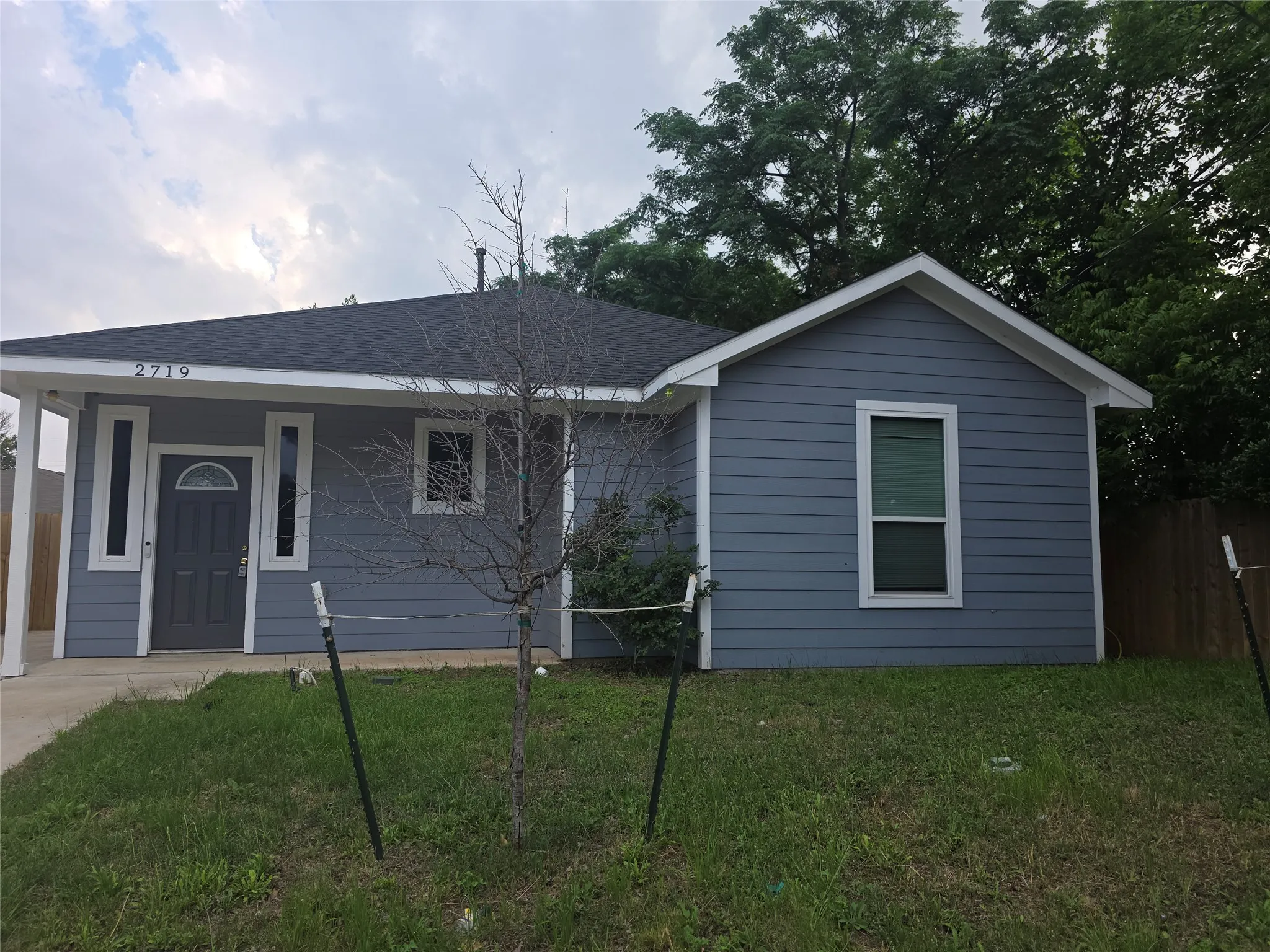 Single Family Residence For Sale in Dallas County , 2719 Frazier Street, Dallas, Texas 75210, 3 Bedroom, 2 Bathroom, Garage spaces, 1,473 Sqft, built in 2022, Preowned, mls#21254812, Real Estate Agent in Dallas, Homes For Sale in Dallas county, Homes For Sale in Dallas, Realtor in Dallas Texas, Real Estate Brokerage Independent Realty Texas, Luminita Cordes Realtor