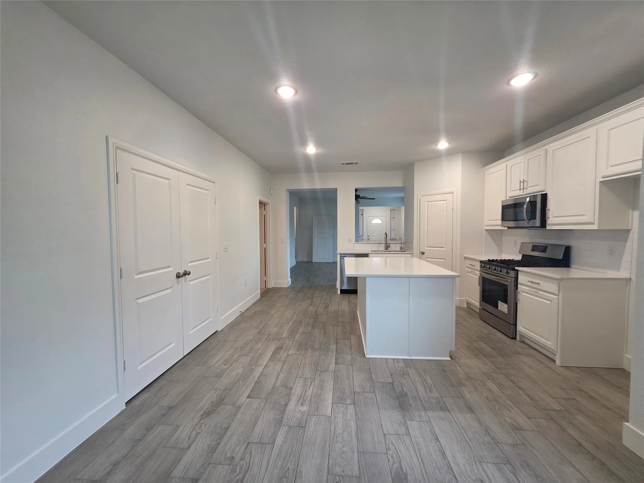 Single Family Residence For Sale in Dallas County , 2719 Frazier Street, Dallas, Texas 75210, 3 Bedroom, 2 Bathroom, Garage spaces, 1,473 Sqft, built in 2022, Preowned, mls#21254812, Real Estate Agent in Dallas, Homes For Sale in Dallas county, Homes For Sale in Dallas, Realtor in Dallas Texas, Real Estate Brokerage Independent Realty Texas, Luminita Cordes Realtor