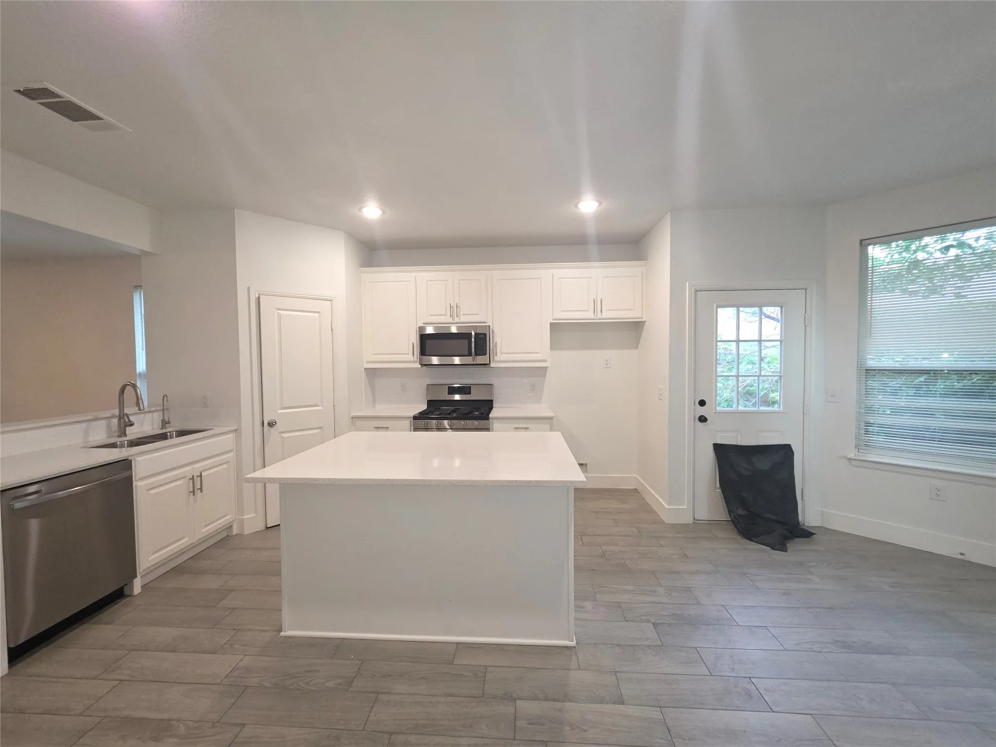 Single Family Residence For Sale in Dallas County , 2719 Frazier Street, Dallas, Texas 75210, 3 Bedroom, 2 Bathroom, Garage spaces, 1,473 Sqft, built in 2022, Preowned, mls#21254812, Real Estate Agent in Dallas, Homes For Sale in Dallas county, Homes For Sale in Dallas, Realtor in Dallas Texas, Real Estate Brokerage Independent Realty Texas, Luminita Cordes Realtor