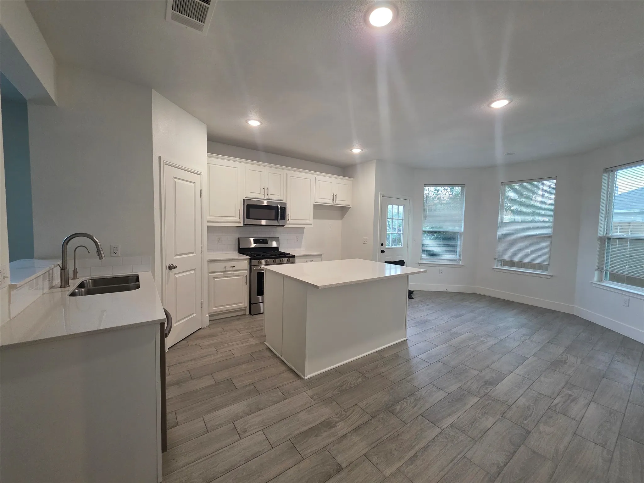Single Family Residence For Sale in Dallas County , 2719 Frazier Street, Dallas, Texas 75210, 3 Bedroom, 2 Bathroom, Garage spaces, 1,473 Sqft, built in 2022, Preowned, mls#21254812, Real Estate Agent in Dallas, Homes For Sale in Dallas county, Homes For Sale in Dallas, Realtor in Dallas Texas, Real Estate Brokerage Independent Realty Texas, Luminita Cordes Realtor
