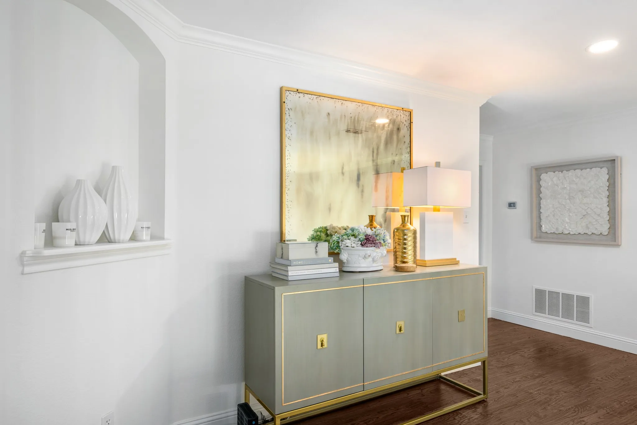 An art niche is the perfect place for displaying favorites.