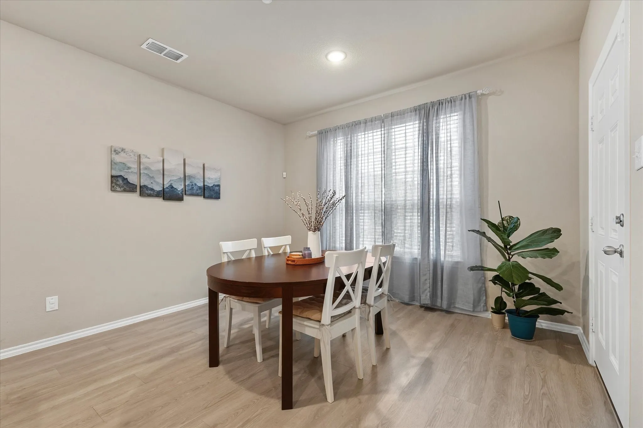 Single Family Residence For Rent in Dallas County , 2756 Baneberry Lane, Mesquite, Texas 75150, 3 Bedroom, 3 Bathroom, 2 Garage spaces, 1,712 Sqft, built in 2021, mls#21256835, Real Estate Agent in Mesquite, Homes For Rent in Dallas county, Homes For Rent in Mesquite, Realtor in Mesquite Texas, Real Estate Brokerage Independent Realty Texas, Luminita Cordes Realtor