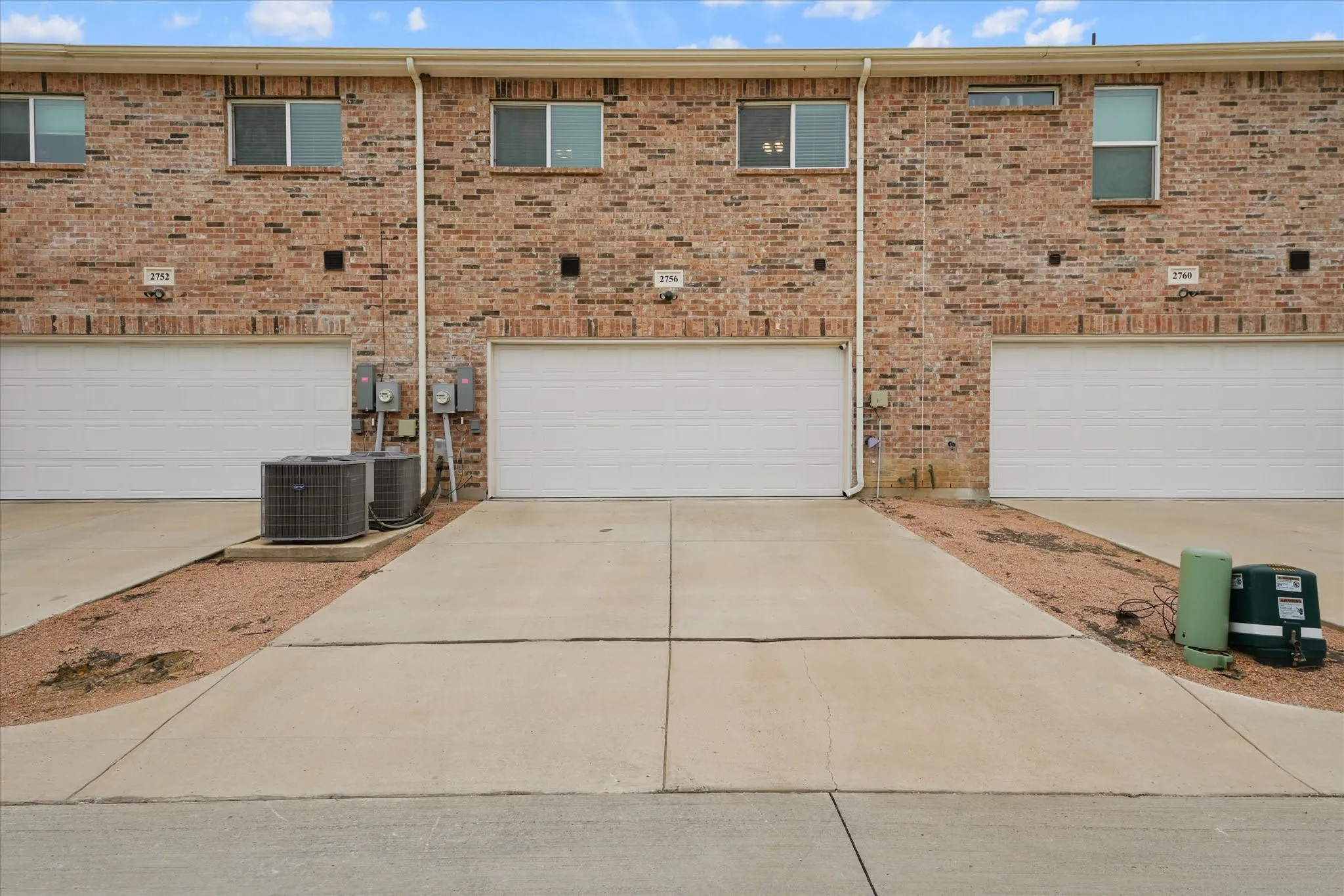 Single Family Residence For Rent in Dallas County , 2756 Baneberry Lane, Mesquite, Texas 75150, 3 Bedroom, 3 Bathroom, 2 Garage spaces, 1,712 Sqft, built in 2021, mls#21256835, Real Estate Agent in Mesquite, Homes For Rent in Dallas county, Homes For Rent in Mesquite, Realtor in Mesquite Texas, Real Estate Brokerage Independent Realty Texas, Luminita Cordes Realtor