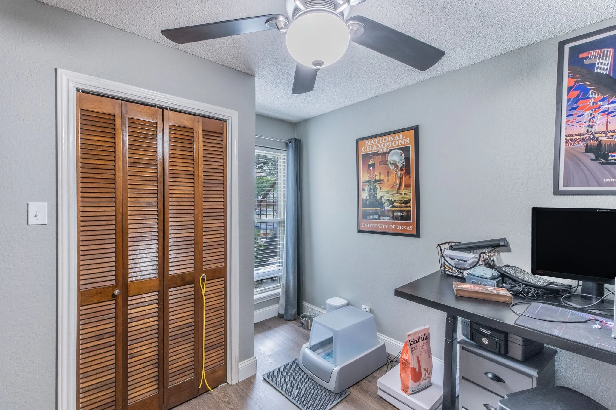 Second bedroom is perfect for a home office.