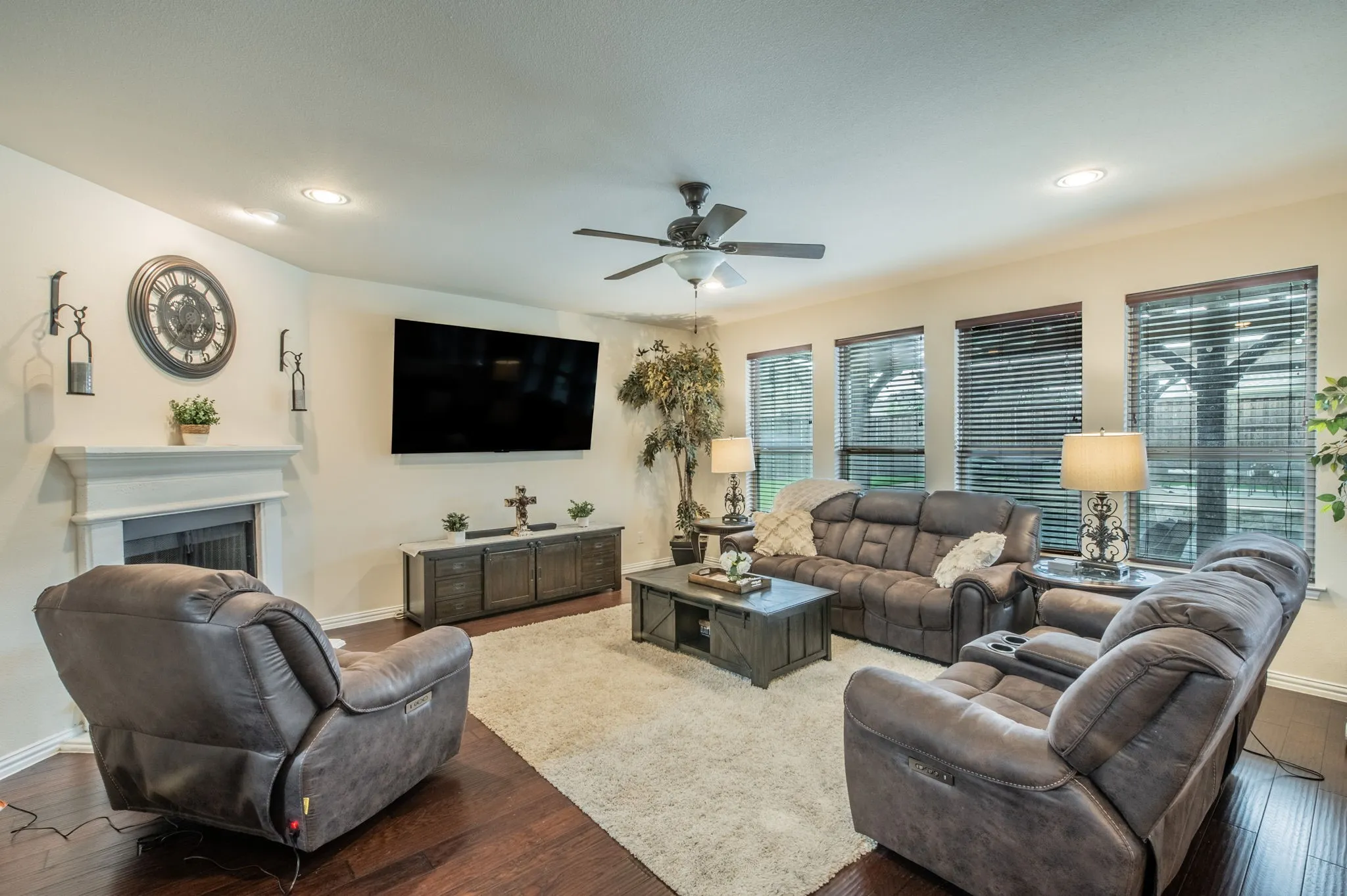 Single Family Residence For Sale in Ellis County , 441 Rockaway Drive, Midlothian, Texas 76065, 4 Bedroom, 3 Bathroom, 2 Garage spaces, 2,662 Sqft, built in 2018, mls#21256473, Real Estate Agent in Midlothian, Homes For Sale in Ellis county, Homes For Sale in Midlothian, Realtor in Midlothian Texas, Real Estate Brokerage Independent Realty Texas, Luminita Cordes Realtor