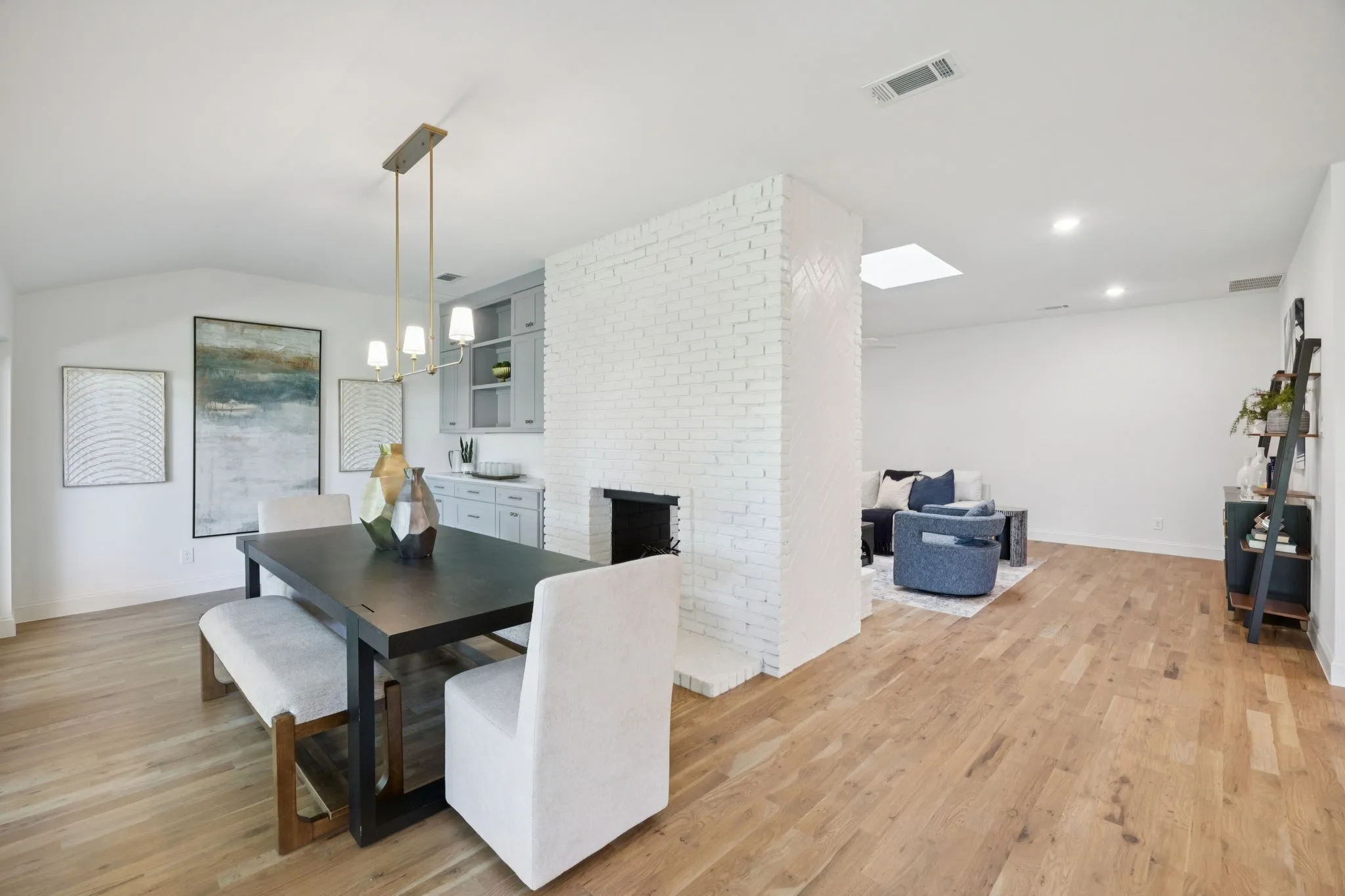 Single Family Residence For Sale in Dallas County , 4331 Laren Lane, Dallas, Texas 75244, 4 Bedroom, 3 Bathroom, 2 Garage spaces, 3,120 Sqft, built in 1971, Price $1,250,000, mls#21256844, Real Estate Agent in Dallas, Homes For Sale in Dallas county, Homes For Sale in Dallas, Realtor in Dallas Texas, Real Estate Brokerage Independent Realty Texas, Luminita Cordes Realtor