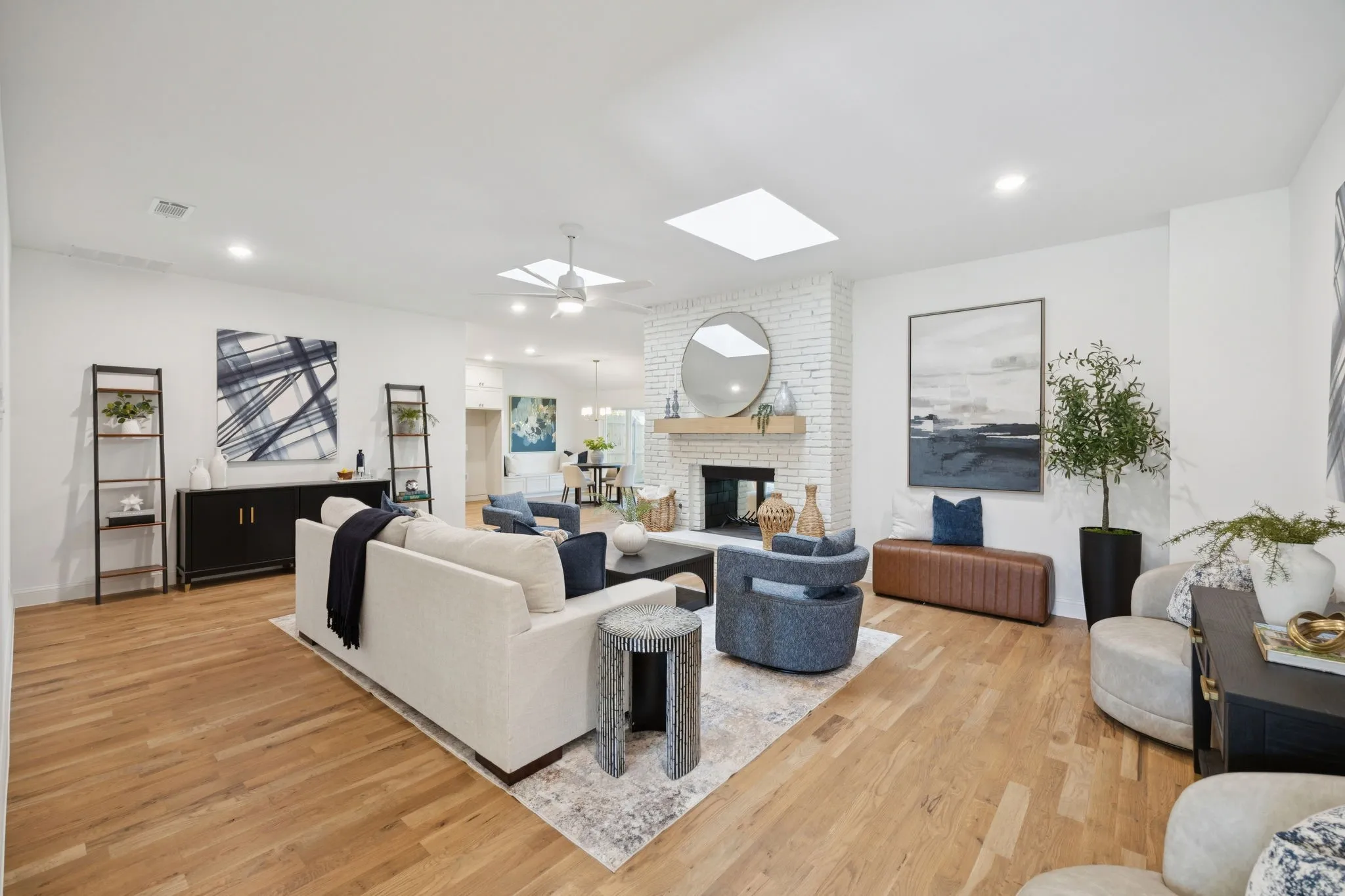Single Family Residence For Sale in Dallas County , 4331 Laren Lane, Dallas, Texas 75244, 4 Bedroom, 3 Bathroom, 2 Garage spaces, 3,120 Sqft, built in 1971, Price $1,250,000, mls#21256844, Real Estate Agent in Dallas, Homes For Sale in Dallas county, Homes For Sale in Dallas, Realtor in Dallas Texas, Real Estate Brokerage Independent Realty Texas, Luminita Cordes Realtor
