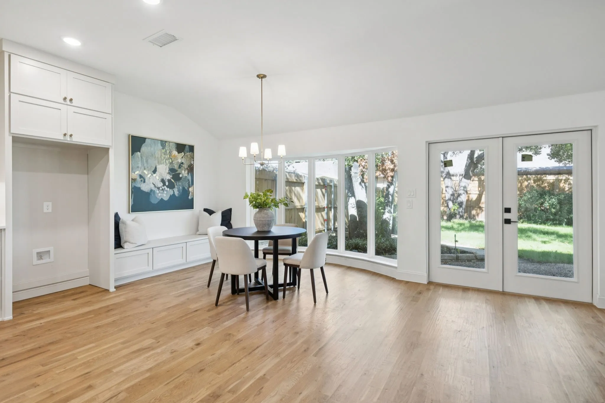Single Family Residence For Sale in Dallas County , 4331 Laren Lane, Dallas, Texas 75244, 4 Bedroom, 3 Bathroom, 2 Garage spaces, 3,120 Sqft, built in 1971, Price $1,250,000, mls#21256844, Real Estate Agent in Dallas, Homes For Sale in Dallas county, Homes For Sale in Dallas, Realtor in Dallas Texas, Real Estate Brokerage Independent Realty Texas, Luminita Cordes Realtor