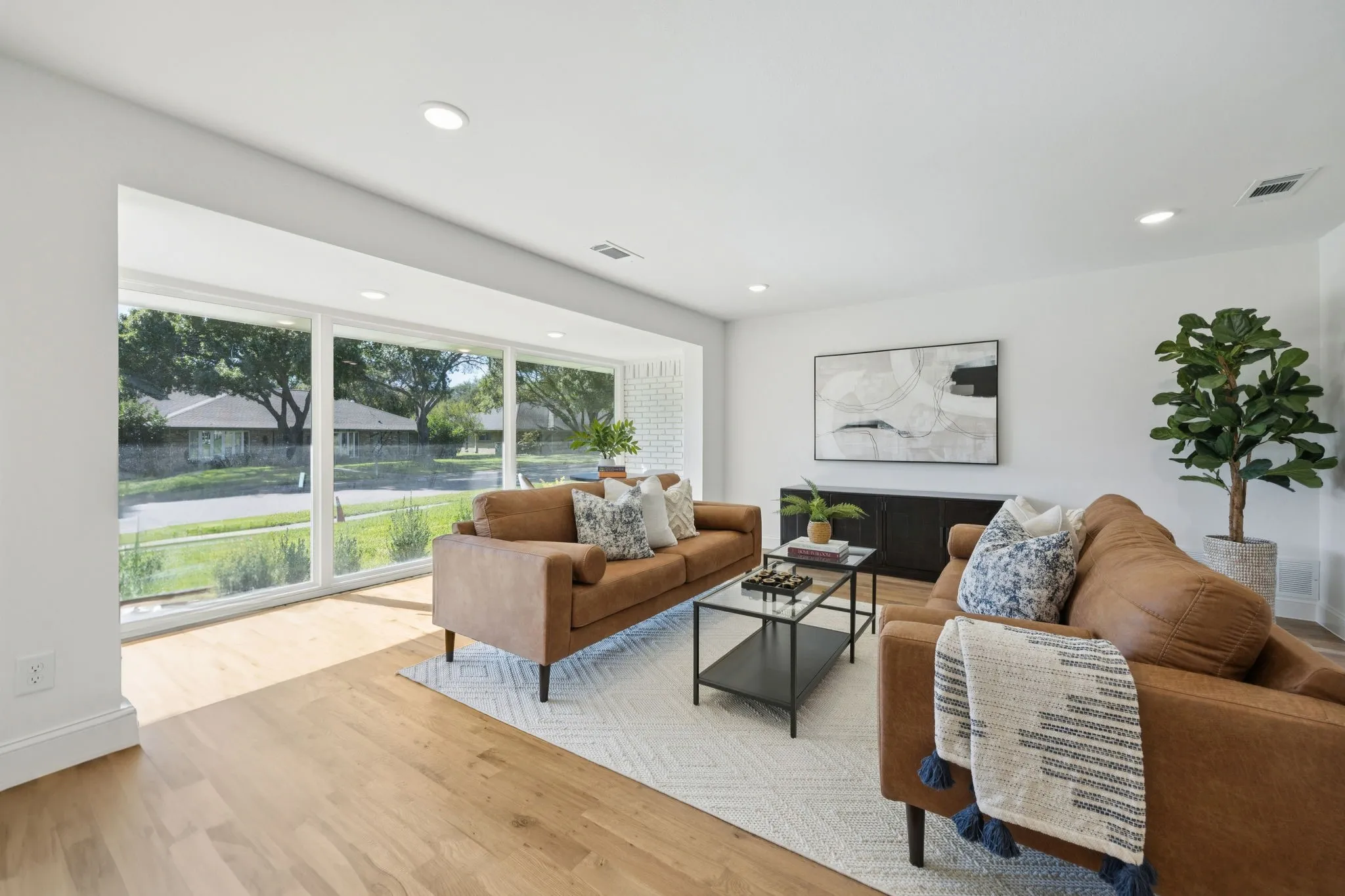 Single Family Residence For Sale in Dallas County , 4331 Laren Lane, Dallas, Texas 75244, 4 Bedroom, 3 Bathroom, 2 Garage spaces, 3,120 Sqft, built in 1971, Price $1,250,000, mls#21256844, Real Estate Agent in Dallas, Homes For Sale in Dallas county, Homes For Sale in Dallas, Realtor in Dallas Texas, Real Estate Brokerage Independent Realty Texas, Luminita Cordes Realtor