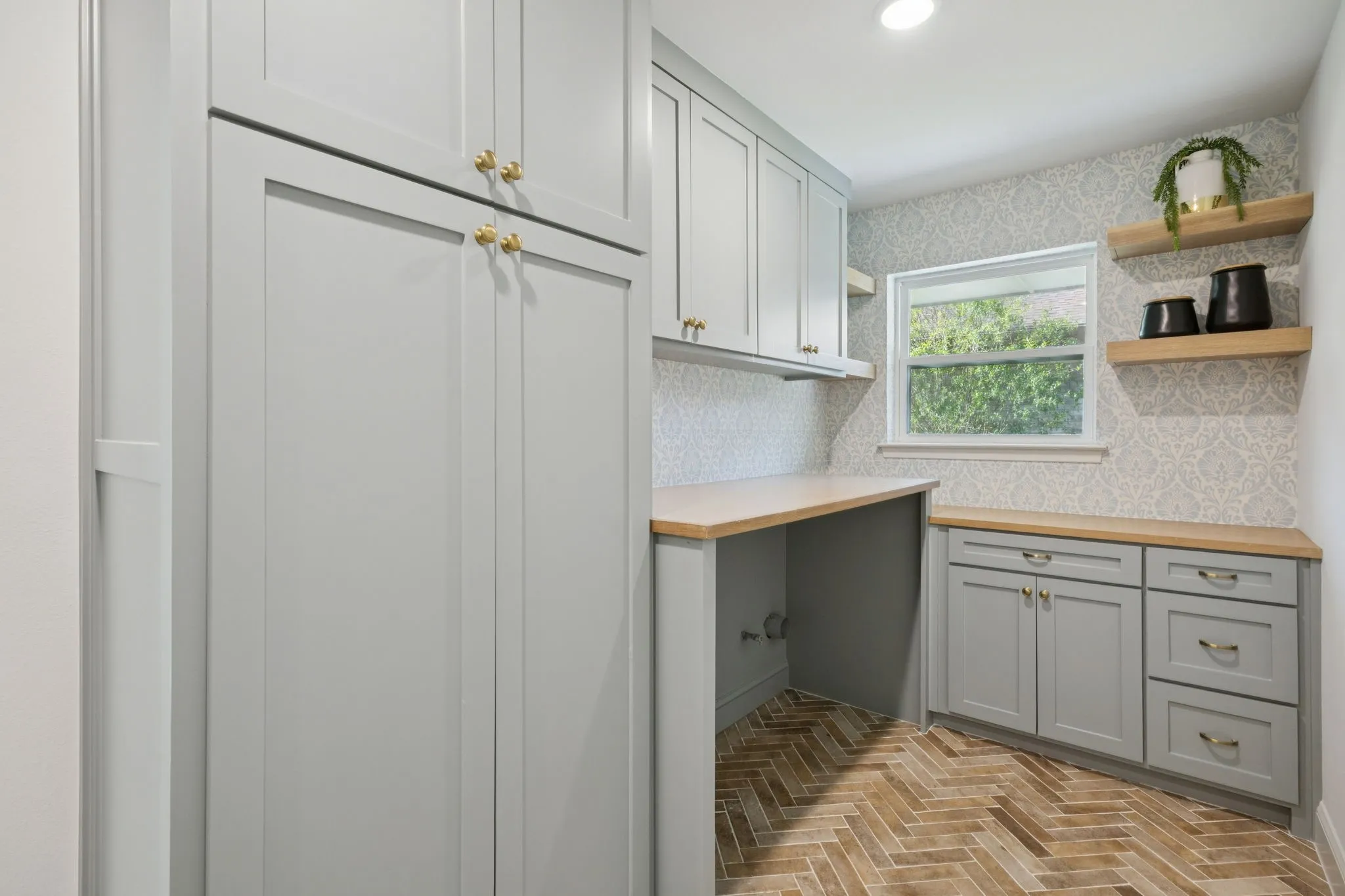 Single Family Residence For Sale in Dallas County , 4331 Laren Lane, Dallas, Texas 75244, 4 Bedroom, 3 Bathroom, 2 Garage spaces, 3,120 Sqft, built in 1971, Price $1,250,000, mls#21256844, Real Estate Agent in Dallas, Homes For Sale in Dallas county, Homes For Sale in Dallas, Realtor in Dallas Texas, Real Estate Brokerage Independent Realty Texas, Luminita Cordes Realtor