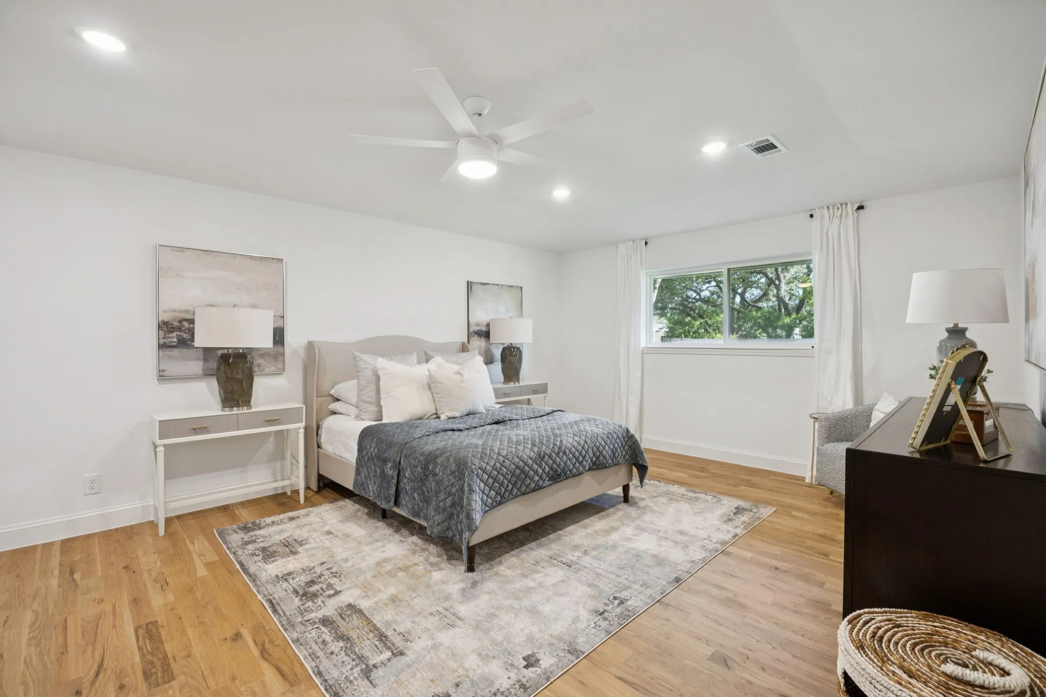 Single Family Residence For Sale in Dallas County , 4331 Laren Lane, Dallas, Texas 75244, 4 Bedroom, 3 Bathroom, 2 Garage spaces, 3,120 Sqft, built in 1971, Price $1,250,000, mls#21256844, Real Estate Agent in Dallas, Homes For Sale in Dallas county, Homes For Sale in Dallas, Realtor in Dallas Texas, Real Estate Brokerage Independent Realty Texas, Luminita Cordes Realtor