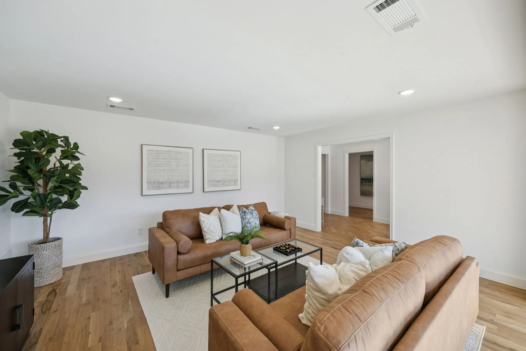 Single Family Residence For Sale in Dallas County , 4331 Laren Lane, Dallas, Texas 75244, 4 Bedroom, 3 Bathroom, 2 Garage spaces, 3,120 Sqft, built in 1971, Price $1,250,000, mls#21256844, Real Estate Agent in Dallas, Homes For Sale in Dallas county, Homes For Sale in Dallas, Realtor in Dallas Texas, Real Estate Brokerage Independent Realty Texas, Luminita Cordes Realtor
