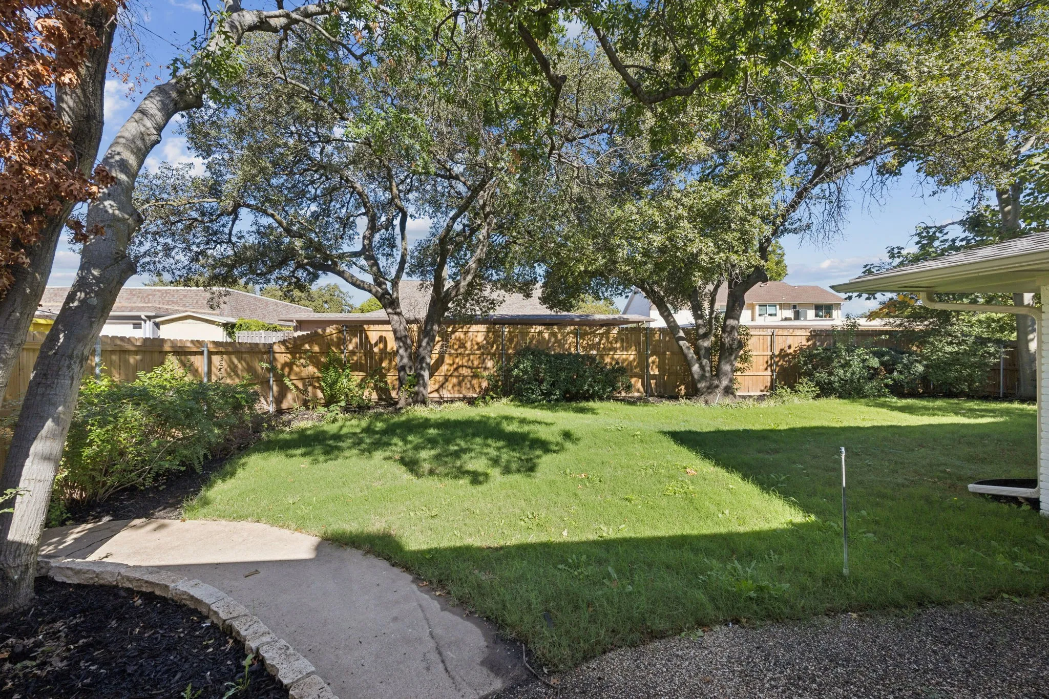 Single Family Residence For Sale in Dallas County , 4331 Laren Lane, Dallas, Texas 75244, 4 Bedroom, 3 Bathroom, 2 Garage spaces, 3,120 Sqft, built in 1971, Price $1,250,000, mls#21256844, Real Estate Agent in Dallas, Homes For Sale in Dallas county, Homes For Sale in Dallas, Realtor in Dallas Texas, Real Estate Brokerage Independent Realty Texas, Luminita Cordes Realtor