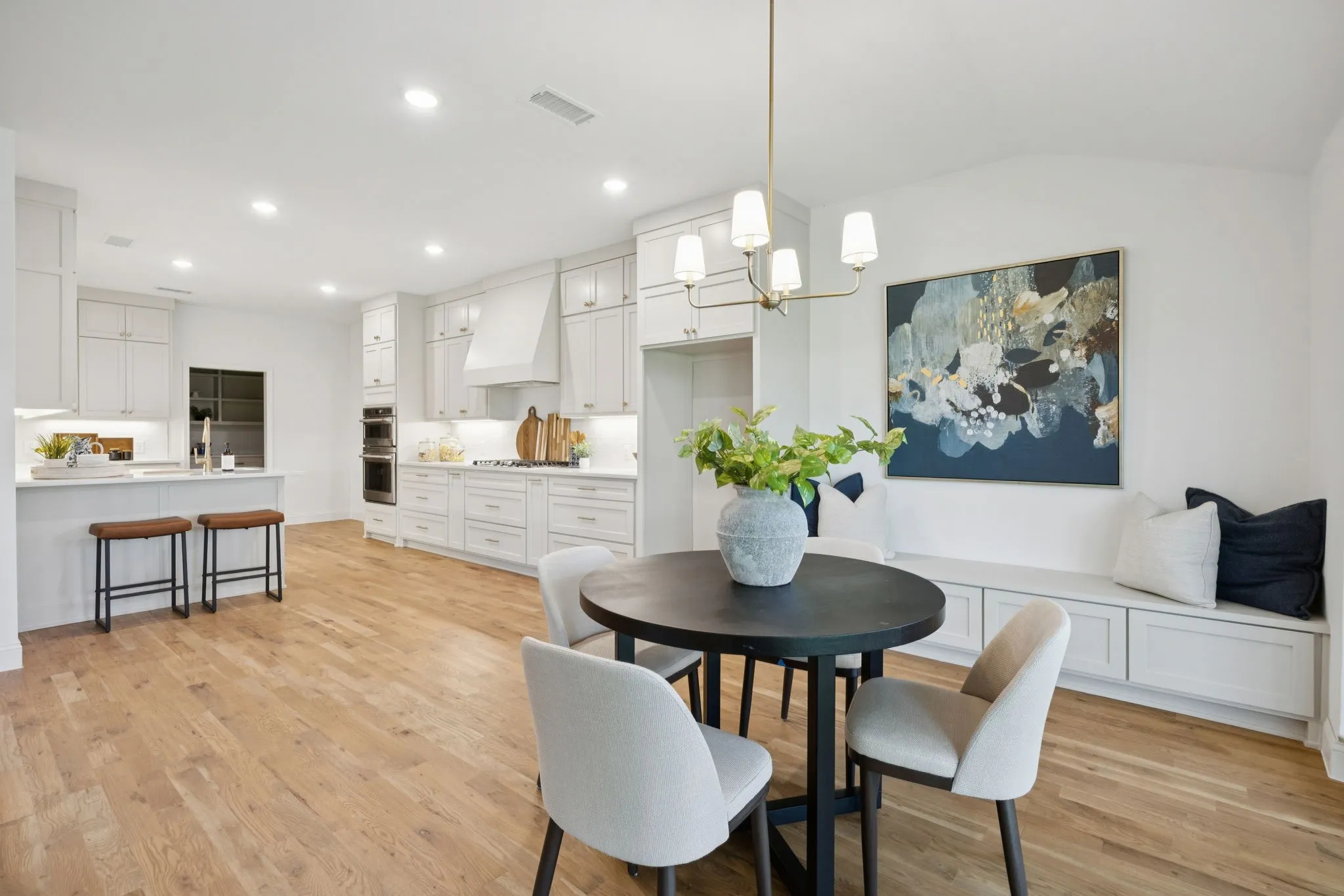 Single Family Residence For Sale in Dallas County , 4331 Laren Lane, Dallas, Texas 75244, 4 Bedroom, 3 Bathroom, 2 Garage spaces, 3,120 Sqft, built in 1971, Price $1,250,000, mls#21256844, Real Estate Agent in Dallas, Homes For Sale in Dallas county, Homes For Sale in Dallas, Realtor in Dallas Texas, Real Estate Brokerage Independent Realty Texas, Luminita Cordes Realtor