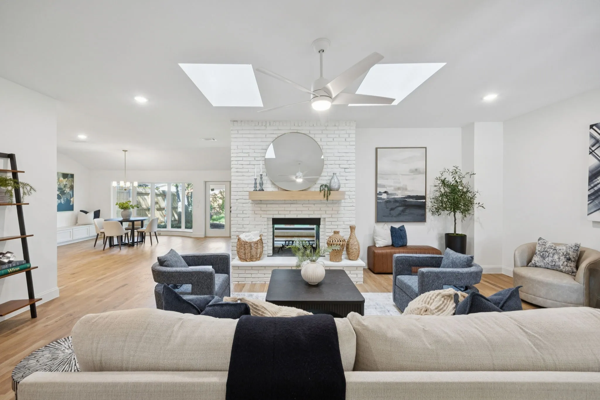 Single Family Residence For Sale in Dallas County , 4331 Laren Lane, Dallas, Texas 75244, 4 Bedroom, 3 Bathroom, 2 Garage spaces, 3,120 Sqft, built in 1971, Price $1,250,000, mls#21256844, Real Estate Agent in Dallas, Homes For Sale in Dallas county, Homes For Sale in Dallas, Realtor in Dallas Texas, Real Estate Brokerage Independent Realty Texas, Luminita Cordes Realtor