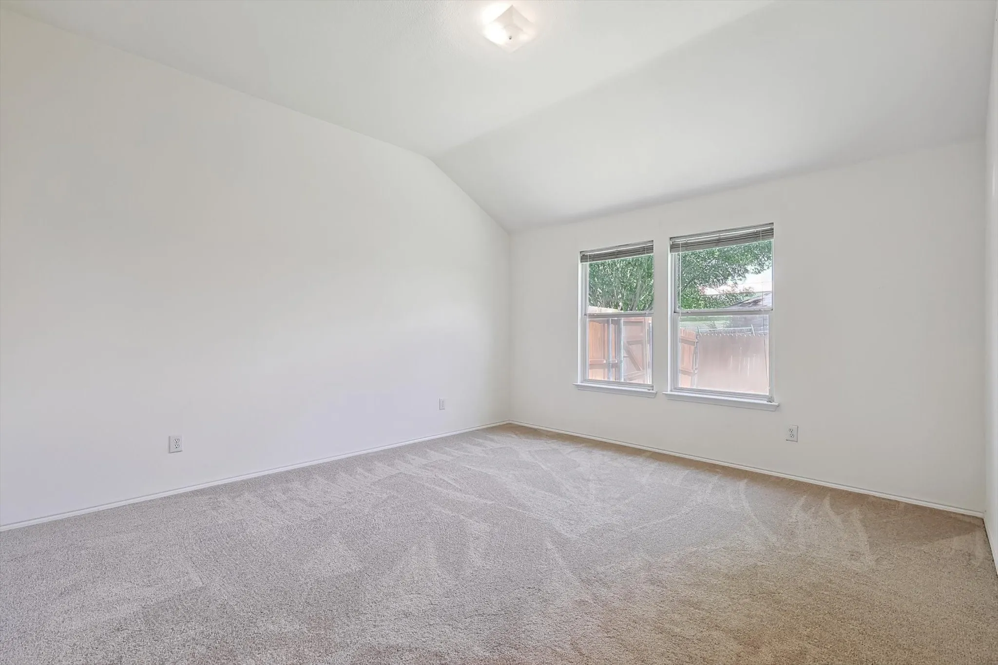 Single Family Residence For Sale in Tarrant County , 5424 Elk Ridge Drive, Watauga, Texas 76137, 3 Bedrooms, 2 Bathrooms, 2 Garage spaces, 1,660 Sqft, built in 2002, Preowned, Price $298,000, mls#21254427, Real Estate Agent in Watauga, Homes For Sale in Tarrant county, Homes For Sale in Watauga, Realtor in Watauga Texas, Real Estate Brokerage Independent Realty Texas, Luminita Cordes Realtor