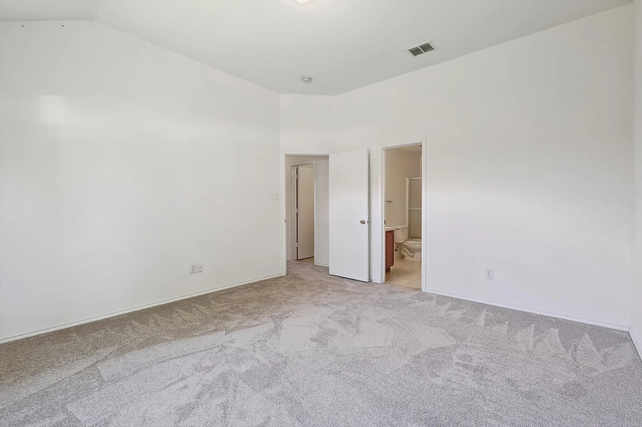 Single Family Residence For Sale in Tarrant County , 5424 Elk Ridge Drive, Watauga, Texas 76137, 3 Bedrooms, 2 Bathrooms, 2 Garage spaces, 1,660 Sqft, built in 2002, Preowned, Price $298,000, mls#21254427, Real Estate Agent in Watauga, Homes For Sale in Tarrant county, Homes For Sale in Watauga, Realtor in Watauga Texas, Real Estate Brokerage Independent Realty Texas, Luminita Cordes Realtor