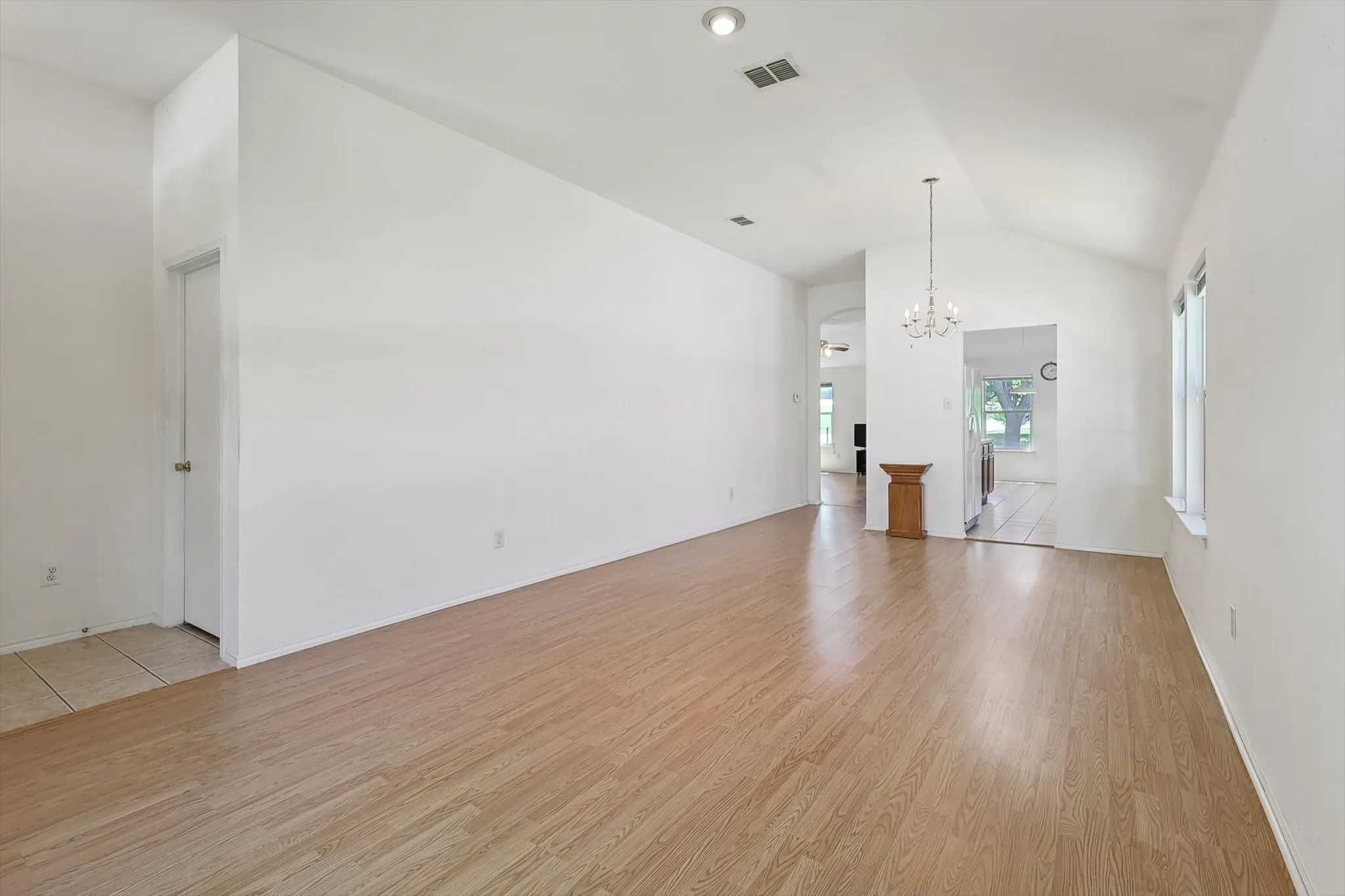 Single Family Residence For Sale in Tarrant County , 5424 Elk Ridge Drive, Watauga, Texas 76137, 3 Bedrooms, 2 Bathrooms, 2 Garage spaces, 1,660 Sqft, built in 2002, Preowned, Price $298,000, mls#21254427, Real Estate Agent in Watauga, Homes For Sale in Tarrant county, Homes For Sale in Watauga, Realtor in Watauga Texas, Real Estate Brokerage Independent Realty Texas, Luminita Cordes Realtor