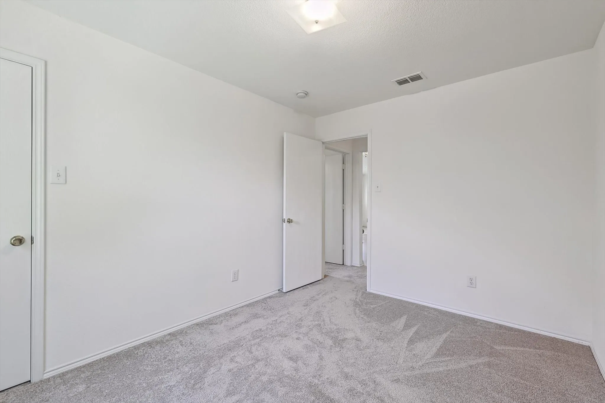 Single Family Residence For Sale in Tarrant County , 5424 Elk Ridge Drive, Watauga, Texas 76137, 3 Bedrooms, 2 Bathrooms, 2 Garage spaces, 1,660 Sqft, built in 2002, Preowned, Price $298,000, mls#21254427, Real Estate Agent in Watauga, Homes For Sale in Tarrant county, Homes For Sale in Watauga, Realtor in Watauga Texas, Real Estate Brokerage Independent Realty Texas, Luminita Cordes Realtor