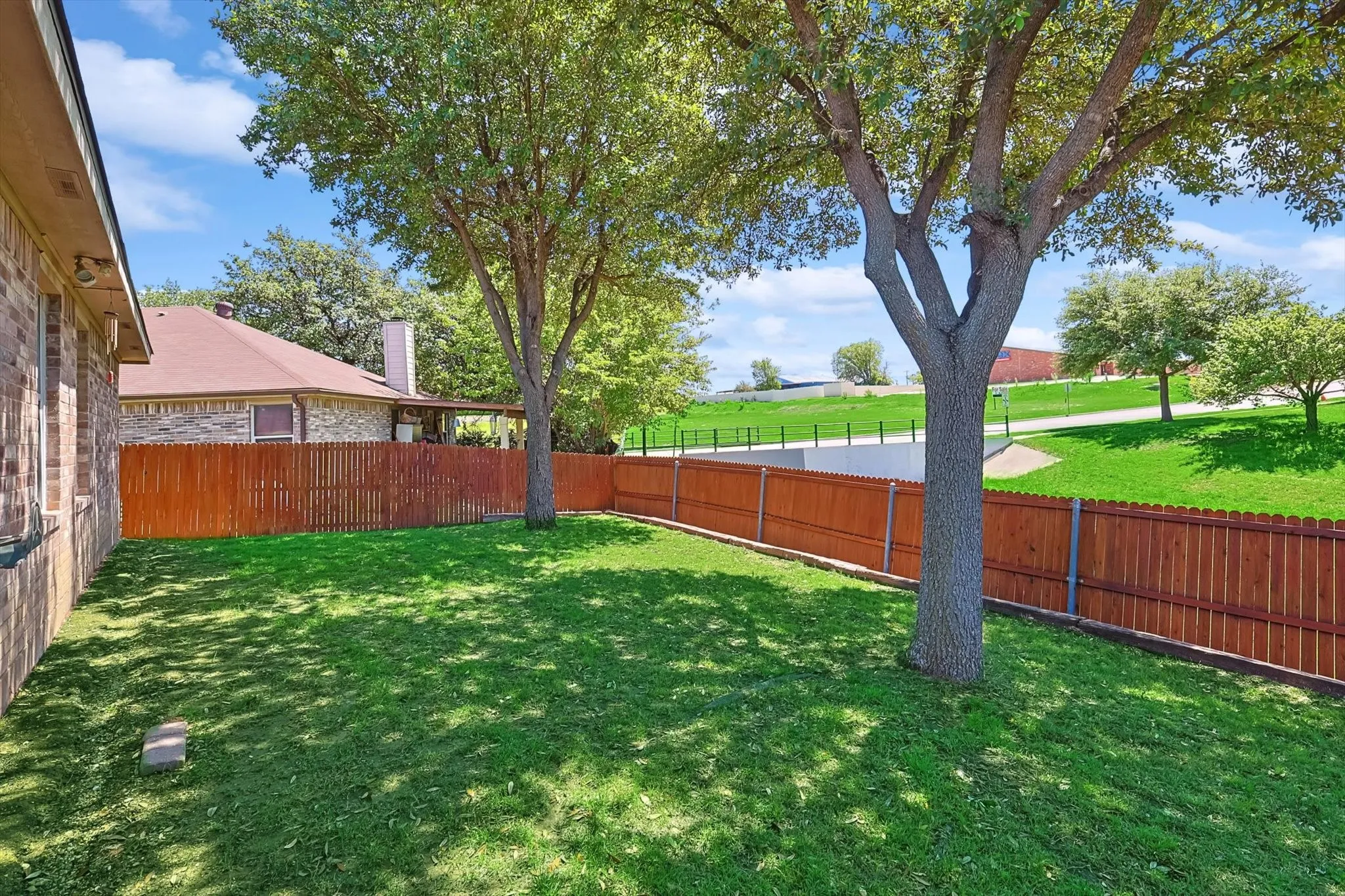 Single Family Residence For Sale in Tarrant County , 5424 Elk Ridge Drive, Watauga, Texas 76137, 3 Bedrooms, 2 Bathrooms, 2 Garage spaces, 1,660 Sqft, built in 2002, Preowned, Price $298,000, mls#21254427, Real Estate Agent in Watauga, Homes For Sale in Tarrant county, Homes For Sale in Watauga, Realtor in Watauga Texas, Real Estate Brokerage Independent Realty Texas, Luminita Cordes Realtor