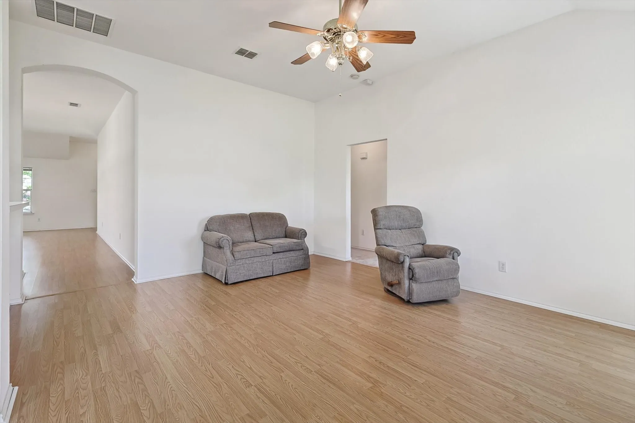Single Family Residence For Sale in Tarrant County , 5424 Elk Ridge Drive, Watauga, Texas 76137, 3 Bedrooms, 2 Bathrooms, 2 Garage spaces, 1,660 Sqft, built in 2002, Preowned, Price $298,000, mls#21254427, Real Estate Agent in Watauga, Homes For Sale in Tarrant county, Homes For Sale in Watauga, Realtor in Watauga Texas, Real Estate Brokerage Independent Realty Texas, Luminita Cordes Realtor