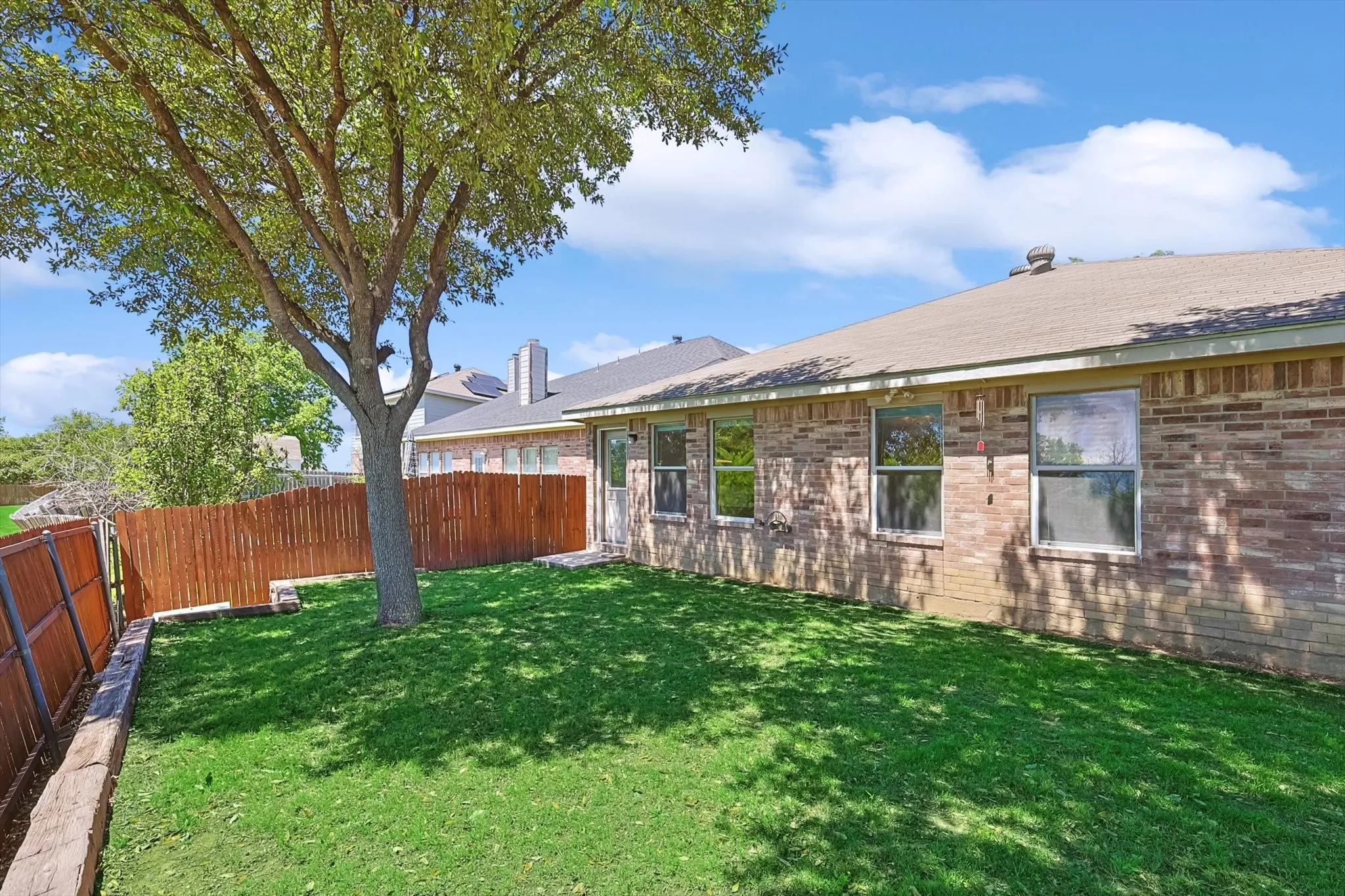 Single Family Residence For Sale in Tarrant County , 5424 Elk Ridge Drive, Watauga, Texas 76137, 3 Bedrooms, 2 Bathrooms, 2 Garage spaces, 1,660 Sqft, built in 2002, Preowned, Price $298,000, mls#21254427, Real Estate Agent in Watauga, Homes For Sale in Tarrant county, Homes For Sale in Watauga, Realtor in Watauga Texas, Real Estate Brokerage Independent Realty Texas, Luminita Cordes Realtor