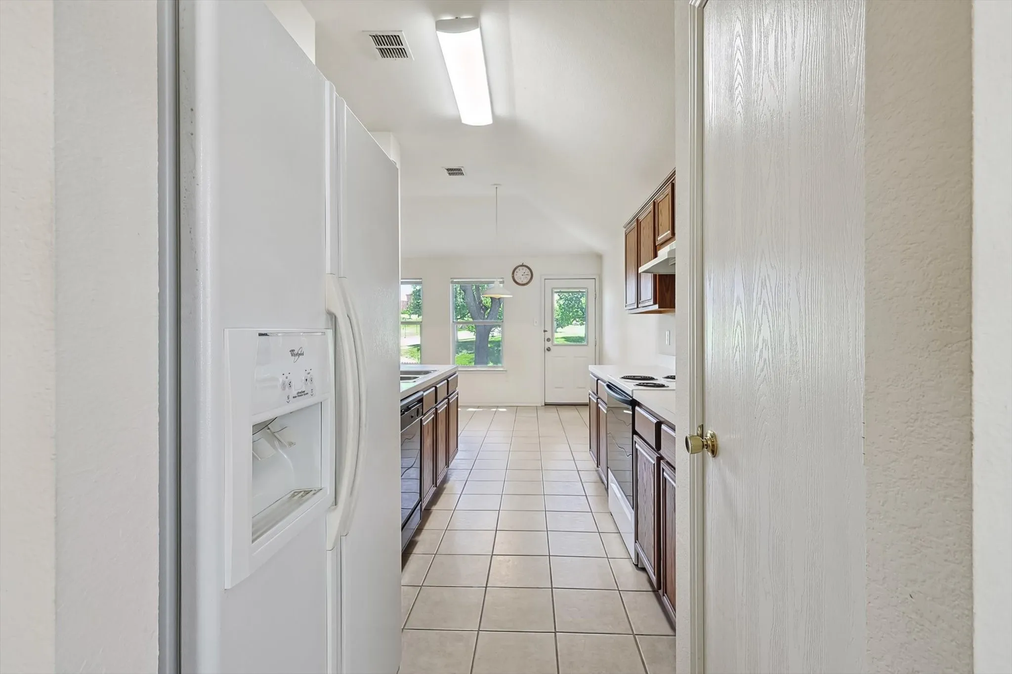 Single Family Residence For Sale in Tarrant County , 5424 Elk Ridge Drive, Watauga, Texas 76137, 3 Bedrooms, 2 Bathrooms, 2 Garage spaces, 1,660 Sqft, built in 2002, Preowned, Price $298,000, mls#21254427, Real Estate Agent in Watauga, Homes For Sale in Tarrant county, Homes For Sale in Watauga, Realtor in Watauga Texas, Real Estate Brokerage Independent Realty Texas, Luminita Cordes Realtor