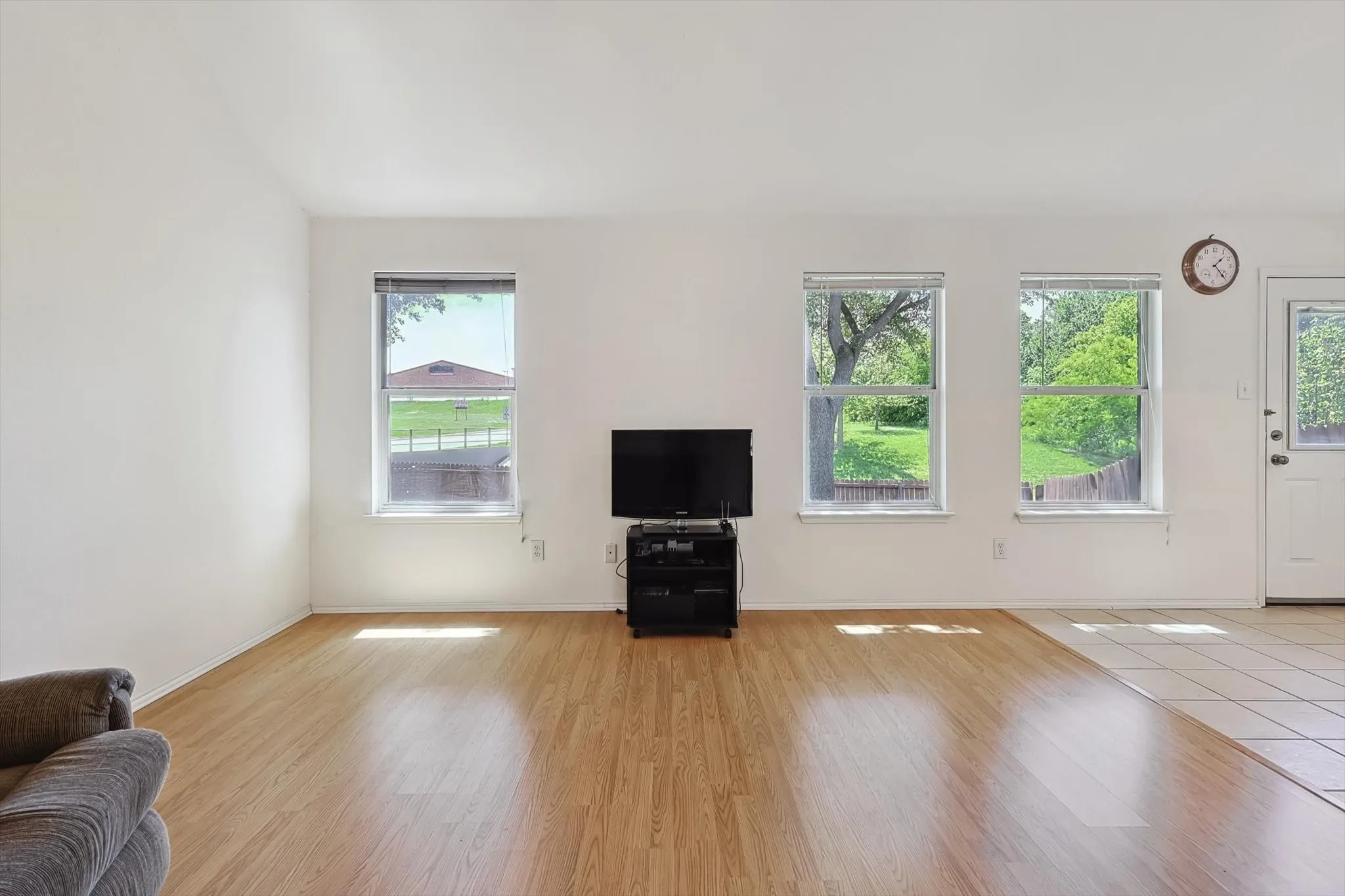 Single Family Residence For Sale in Tarrant County , 5424 Elk Ridge Drive, Watauga, Texas 76137, 3 Bedrooms, 2 Bathrooms, 2 Garage spaces, 1,660 Sqft, built in 2002, Preowned, Price $298,000, mls#21254427, Real Estate Agent in Watauga, Homes For Sale in Tarrant county, Homes For Sale in Watauga, Realtor in Watauga Texas, Real Estate Brokerage Independent Realty Texas, Luminita Cordes Realtor