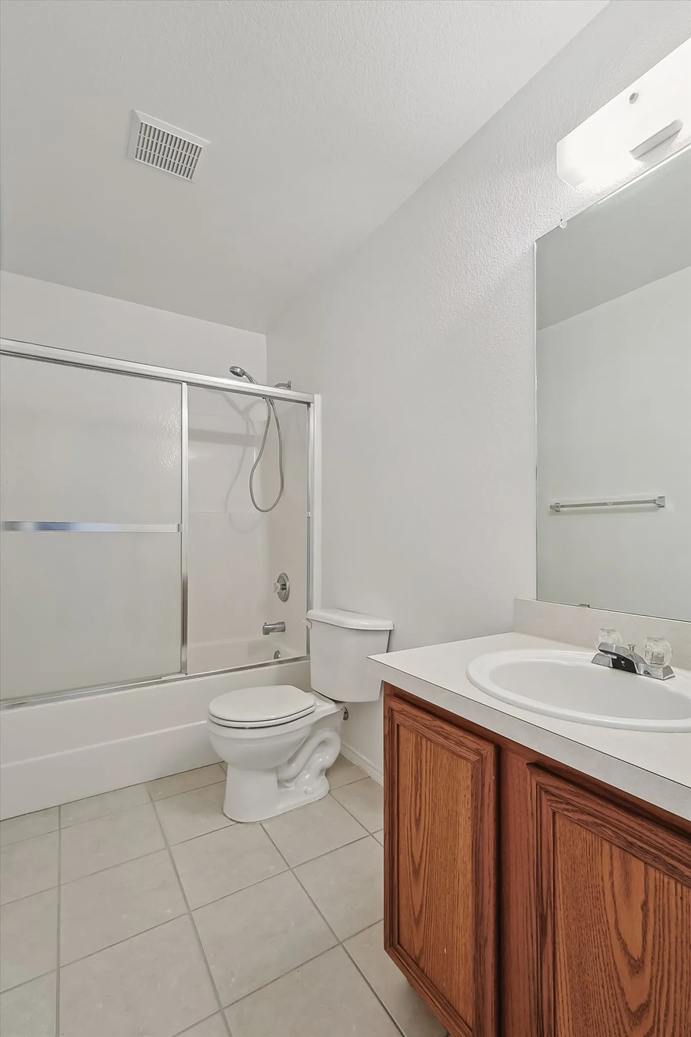 Single Family Residence For Sale in Tarrant County , 5424 Elk Ridge Drive, Watauga, Texas 76137, 3 Bedrooms, 2 Bathrooms, 2 Garage spaces, 1,660 Sqft, built in 2002, Preowned, Price $298,000, mls#21254427, Real Estate Agent in Watauga, Homes For Sale in Tarrant county, Homes For Sale in Watauga, Realtor in Watauga Texas, Real Estate Brokerage Independent Realty Texas, Luminita Cordes Realtor