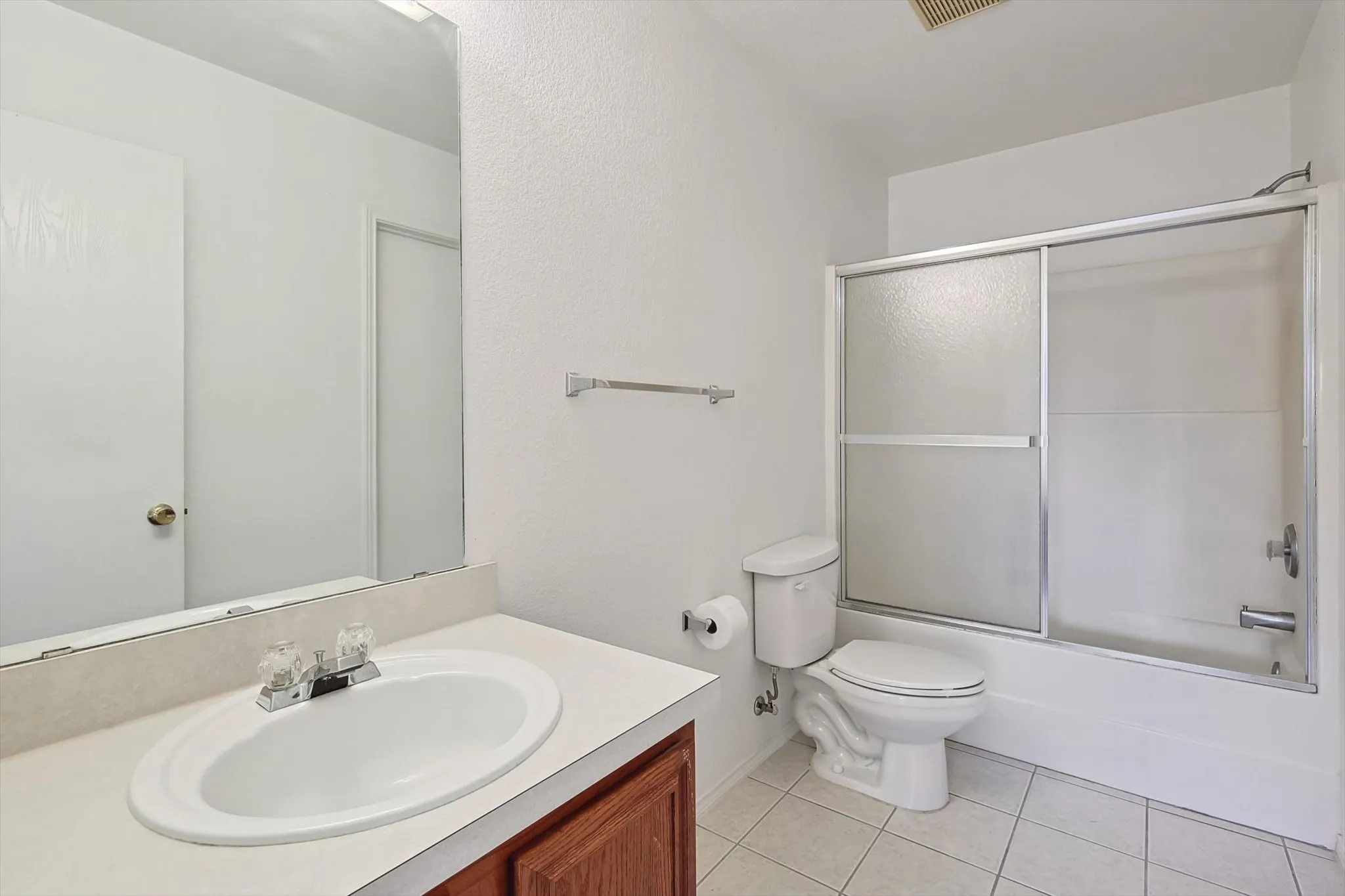 Single Family Residence For Sale in Tarrant County , 5424 Elk Ridge Drive, Watauga, Texas 76137, 3 Bedrooms, 2 Bathrooms, 2 Garage spaces, 1,660 Sqft, built in 2002, Preowned, Price $298,000, mls#21254427, Real Estate Agent in Watauga, Homes For Sale in Tarrant county, Homes For Sale in Watauga, Realtor in Watauga Texas, Real Estate Brokerage Independent Realty Texas, Luminita Cordes Realtor