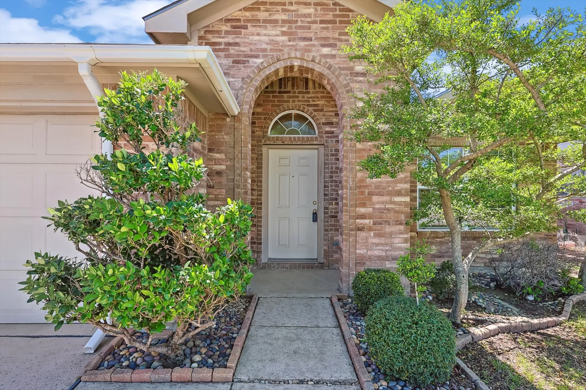 Single Family Residence For Sale in Tarrant County , 5424 Elk Ridge Drive, Watauga, Texas 76137, 3 Bedrooms, 2 Bathrooms, 2 Garage spaces, 1,660 Sqft, built in 2002, Preowned, Price $298,000, mls#21254427, Real Estate Agent in Watauga, Homes For Sale in Tarrant county, Homes For Sale in Watauga, Realtor in Watauga Texas, Real Estate Brokerage Independent Realty Texas, Luminita Cordes Realtor