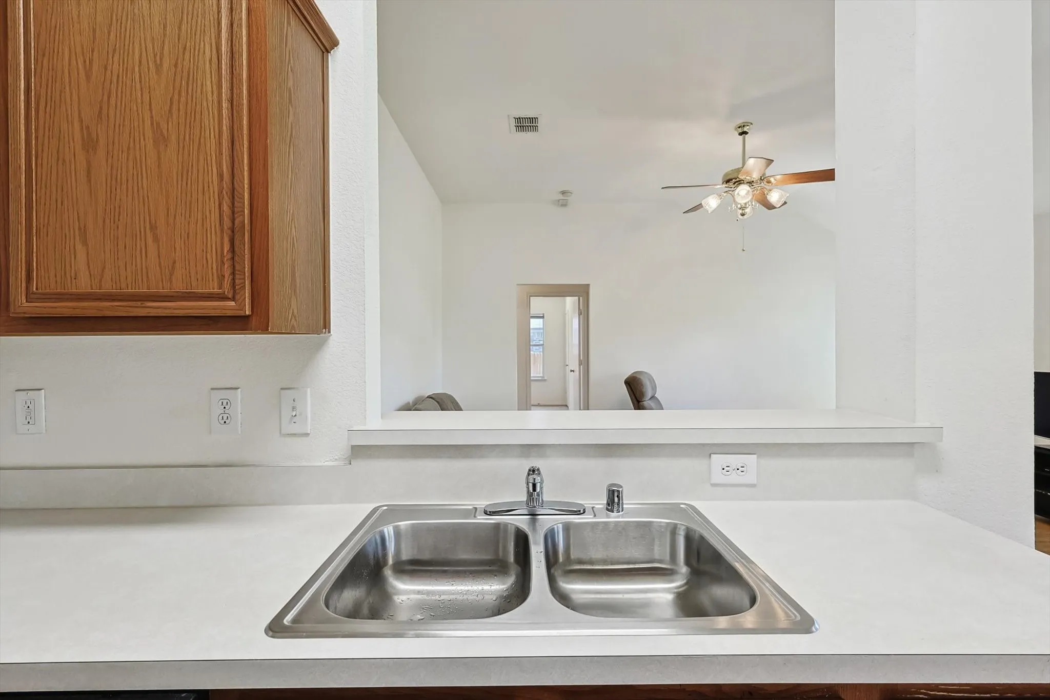 Single Family Residence For Sale in Tarrant County , 5424 Elk Ridge Drive, Watauga, Texas 76137, 3 Bedrooms, 2 Bathrooms, 2 Garage spaces, 1,660 Sqft, built in 2002, Preowned, Price $298,000, mls#21254427, Real Estate Agent in Watauga, Homes For Sale in Tarrant county, Homes For Sale in Watauga, Realtor in Watauga Texas, Real Estate Brokerage Independent Realty Texas, Luminita Cordes Realtor