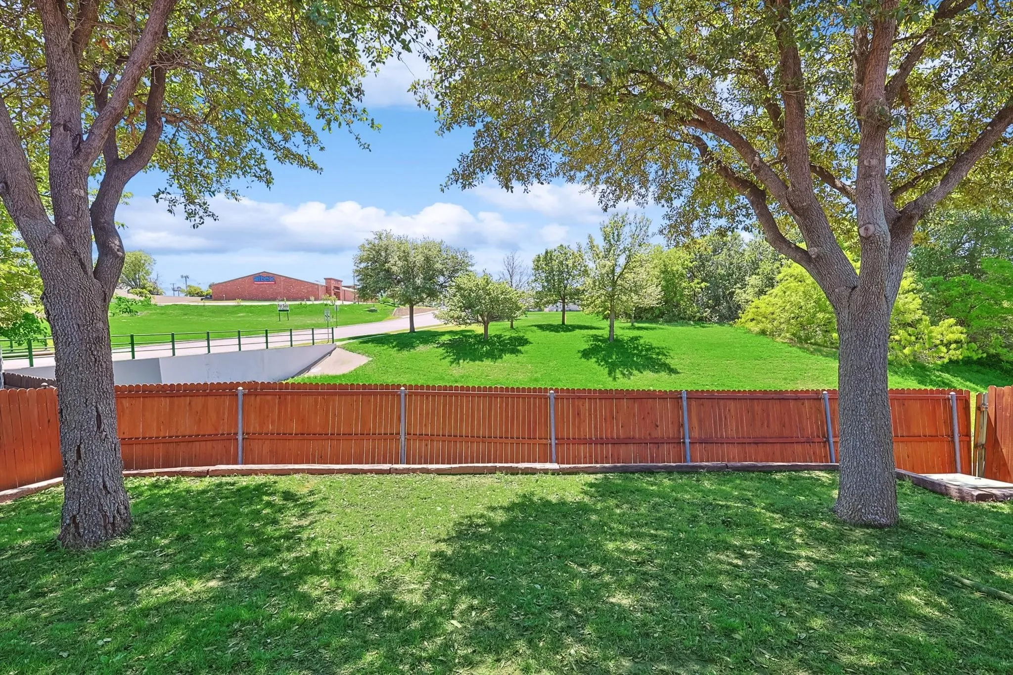 Single Family Residence For Sale in Tarrant County , 5424 Elk Ridge Drive, Watauga, Texas 76137, 3 Bedrooms, 2 Bathrooms, 2 Garage spaces, 1,660 Sqft, built in 2002, Preowned, Price $298,000, mls#21254427, Real Estate Agent in Watauga, Homes For Sale in Tarrant county, Homes For Sale in Watauga, Realtor in Watauga Texas, Real Estate Brokerage Independent Realty Texas, Luminita Cordes Realtor