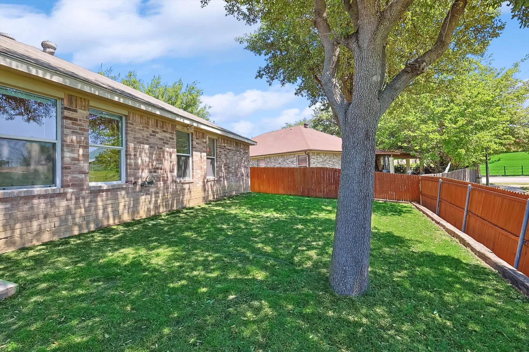 Single Family Residence For Sale in Tarrant County , 5424 Elk Ridge Drive, Watauga, Texas 76137, 3 Bedrooms, 2 Bathrooms, 2 Garage spaces, 1,660 Sqft, built in 2002, Preowned, Price $298,000, mls#21254427, Real Estate Agent in Watauga, Homes For Sale in Tarrant county, Homes For Sale in Watauga, Realtor in Watauga Texas, Real Estate Brokerage Independent Realty Texas, Luminita Cordes Realtor