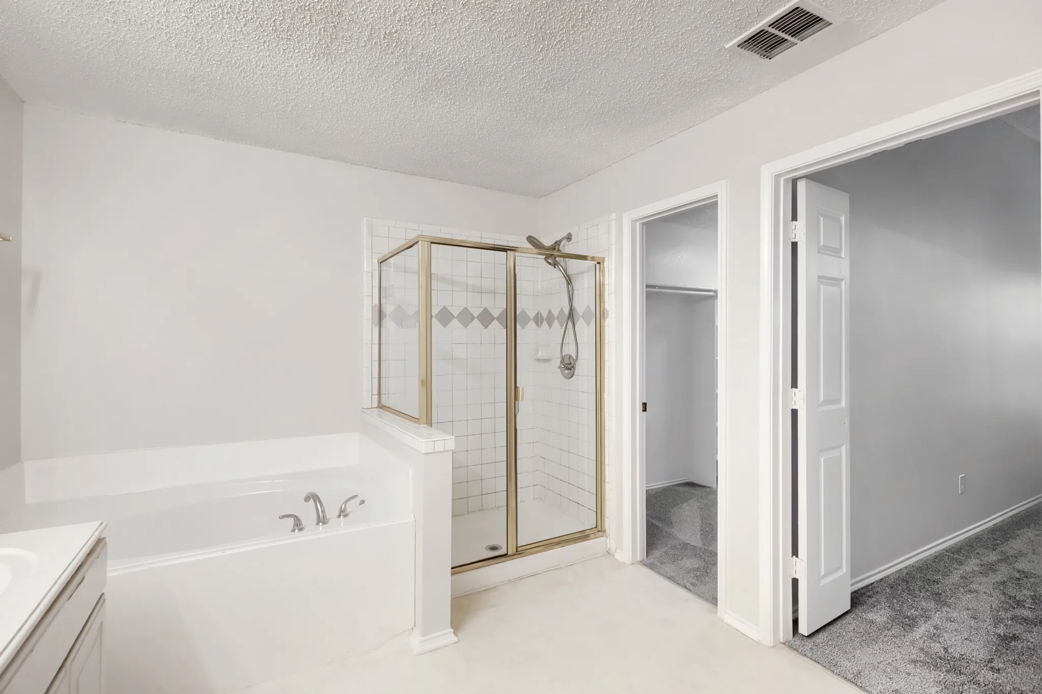 Single Family Residence For Sale in Denton County , 4201 Standridge Drive, The Colony, Texas 75056, 4 Bedroom, 2 Bathroom, 2 Garage spaces, 2,472 Sqft, built in 1998, mls#21216459, Real Estate Agent in The Colony, Homes For Sale in Denton county, Homes For Sale in The Colony, Realtor in The Colony Texas, Real Estate Brokerage Independent Realty Texas, Luminita Cordes Realtor