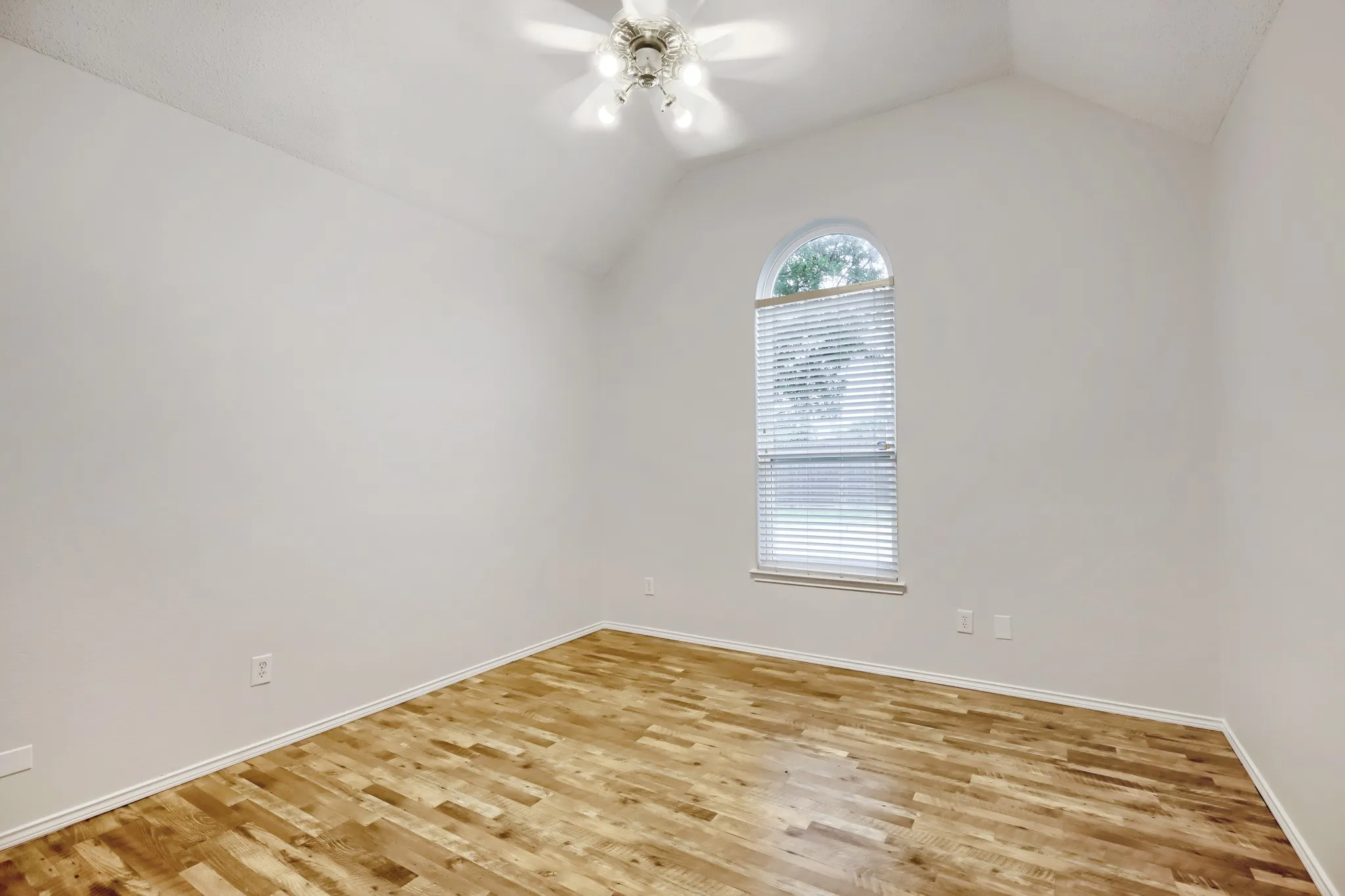 Single Family Residence For Sale in Denton County , 4201 Standridge Drive, The Colony, Texas 75056, 4 Bedroom, 2 Bathroom, 2 Garage spaces, 2,472 Sqft, built in 1998, mls#21216459, Real Estate Agent in The Colony, Homes For Sale in Denton county, Homes For Sale in The Colony, Realtor in The Colony Texas, Real Estate Brokerage Independent Realty Texas, Luminita Cordes Realtor