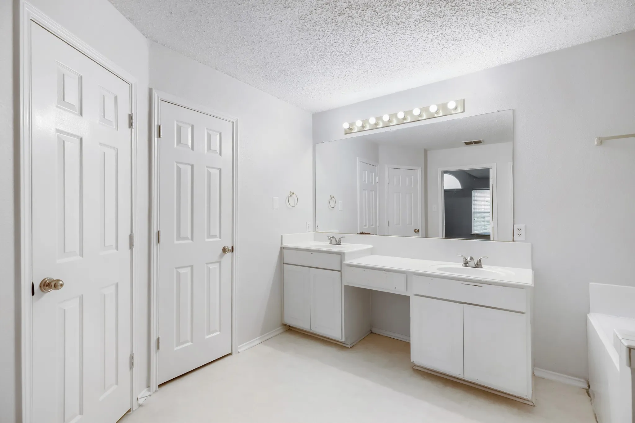 Single Family Residence For Sale in Denton County , 4201 Standridge Drive, The Colony, Texas 75056, 4 Bedroom, 2 Bathroom, 2 Garage spaces, 2,472 Sqft, built in 1998, mls#21216459, Real Estate Agent in The Colony, Homes For Sale in Denton county, Homes For Sale in The Colony, Realtor in The Colony Texas, Real Estate Brokerage Independent Realty Texas, Luminita Cordes Realtor