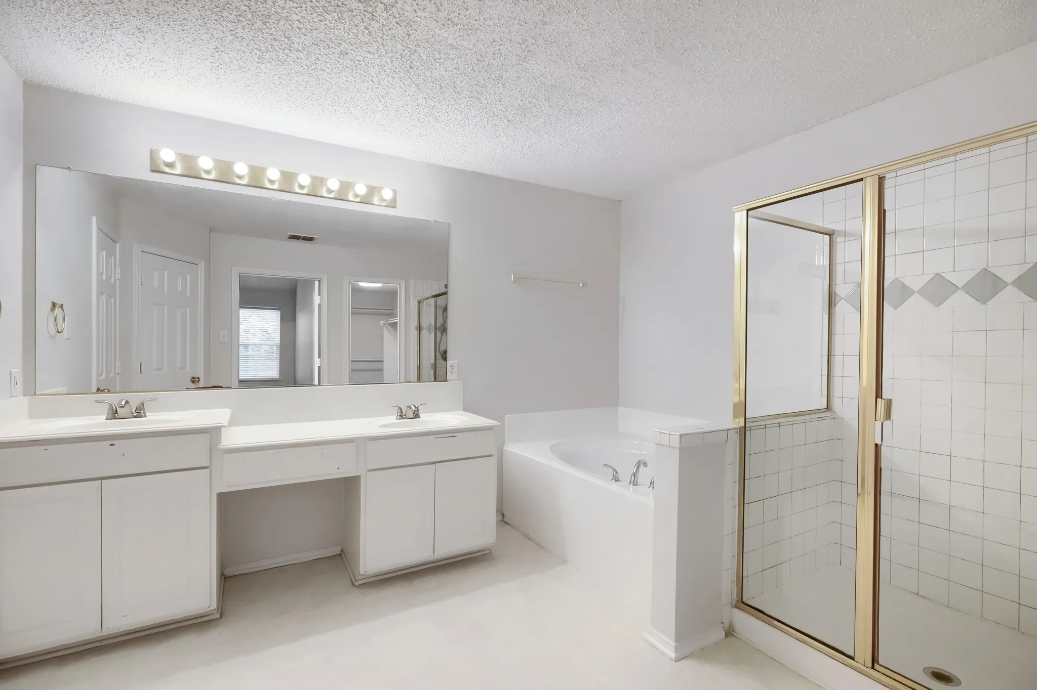 Single Family Residence For Sale in Denton County , 4201 Standridge Drive, The Colony, Texas 75056, 4 Bedroom, 2 Bathroom, 2 Garage spaces, 2,472 Sqft, built in 1998, mls#21216459, Real Estate Agent in The Colony, Homes For Sale in Denton county, Homes For Sale in The Colony, Realtor in The Colony Texas, Real Estate Brokerage Independent Realty Texas, Luminita Cordes Realtor
