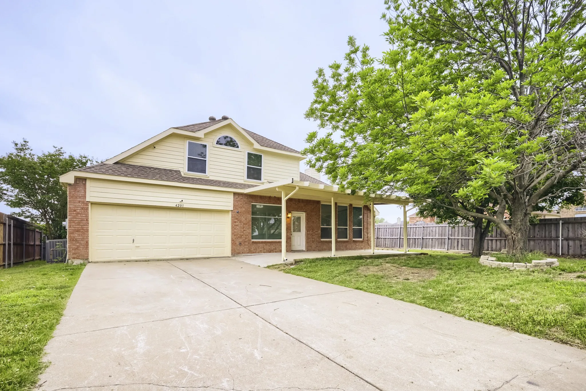 Single Family Residence For Sale in Denton County , 4201 Standridge Drive, The Colony, Texas 75056, 4 Bedroom, 2 Bathroom, 2 Garage spaces, 2,472 Sqft, built in 1998, mls#21216459, Real Estate Agent in The Colony, Homes For Sale in Denton county, Homes For Sale in The Colony, Realtor in The Colony Texas, Real Estate Brokerage Independent Realty Texas, Luminita Cordes Realtor