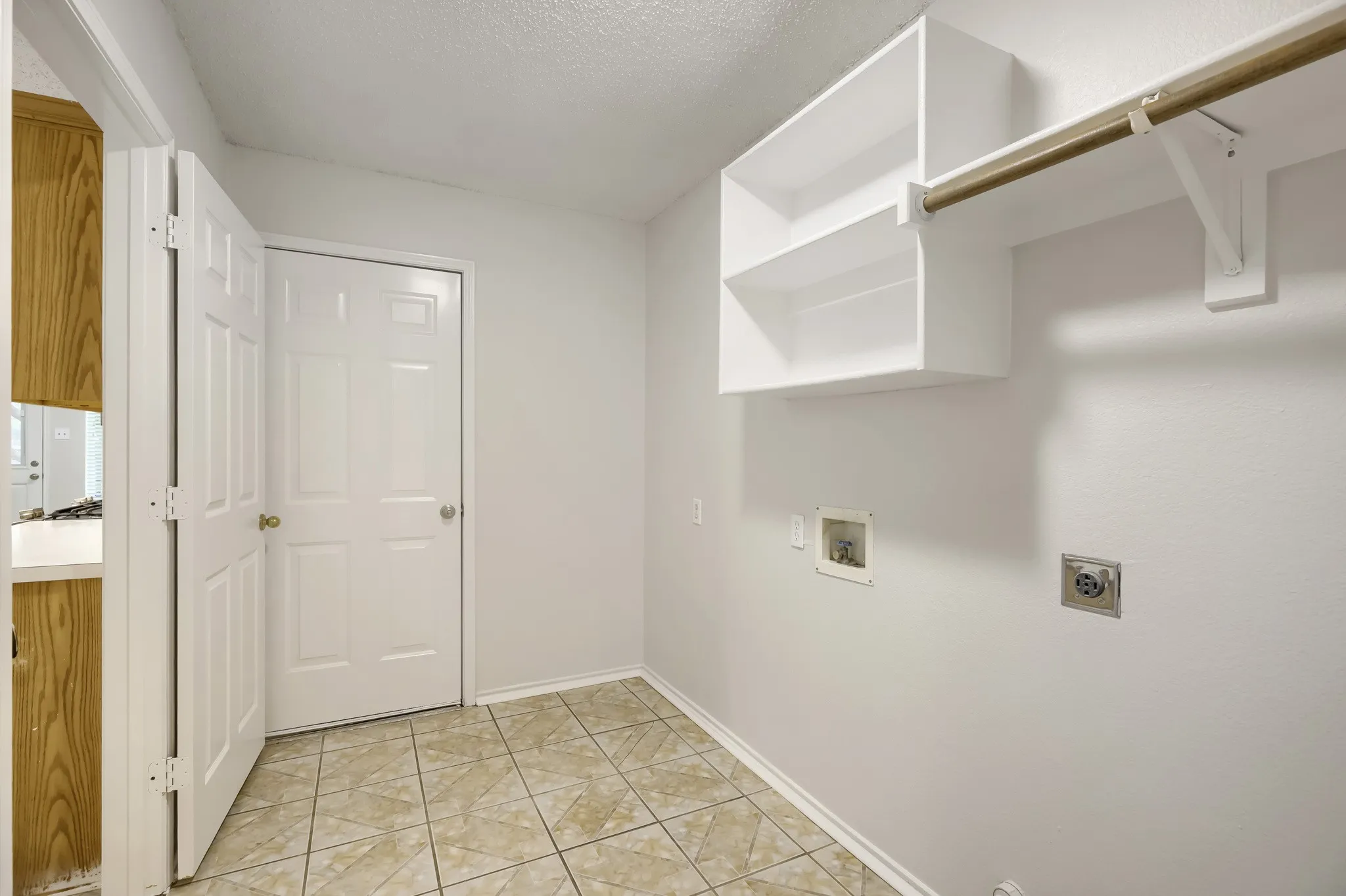 Single Family Residence For Sale in Denton County , 4201 Standridge Drive, The Colony, Texas 75056, 4 Bedroom, 2 Bathroom, 2 Garage spaces, 2,472 Sqft, built in 1998, mls#21216459, Real Estate Agent in The Colony, Homes For Sale in Denton county, Homes For Sale in The Colony, Realtor in The Colony Texas, Real Estate Brokerage Independent Realty Texas, Luminita Cordes Realtor