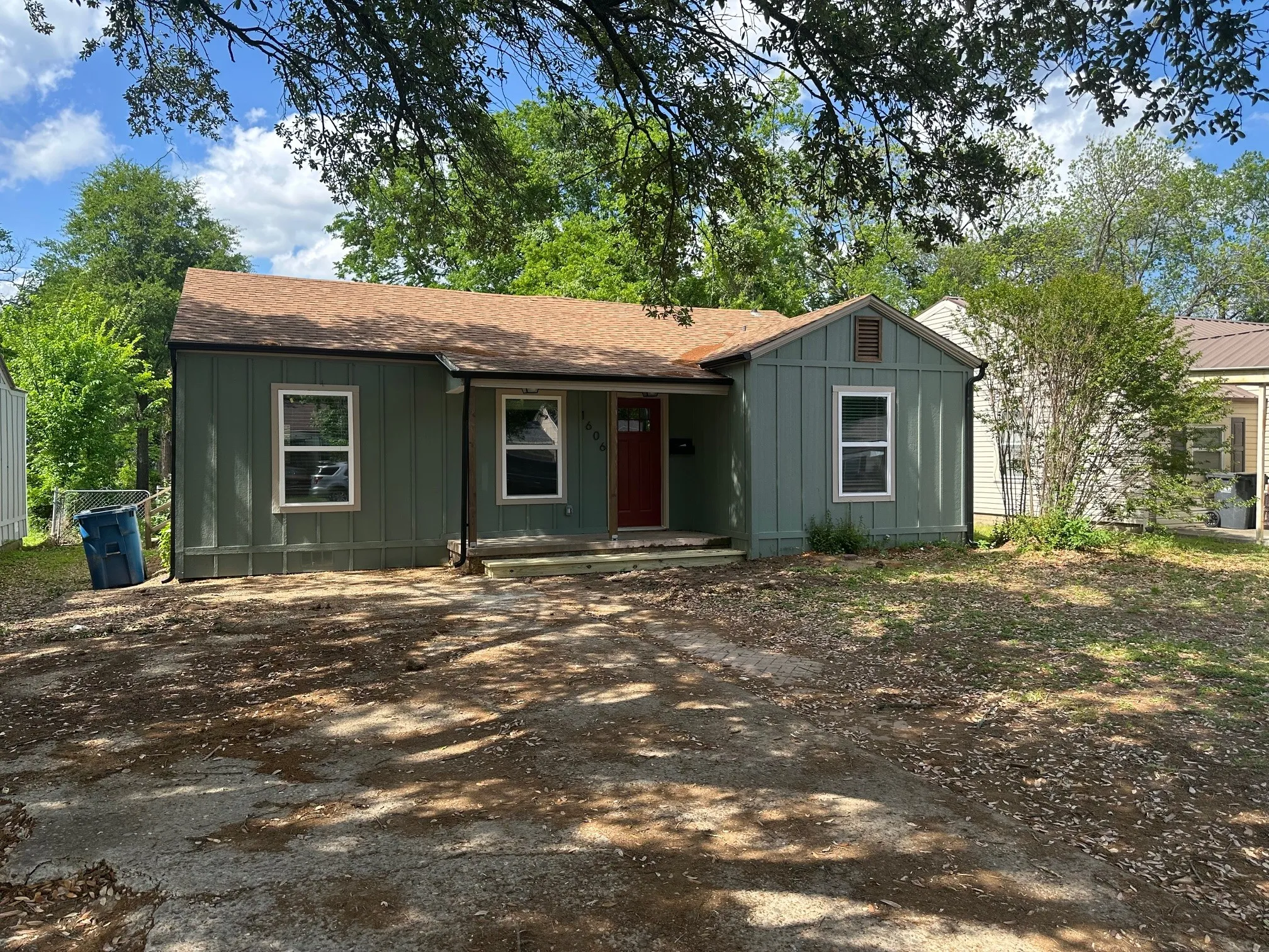 Single Family Residence For Sale in Navarro County , 1606 Cherry Avenue, Corsicana, Texas 75110, 4 Bedrooms, 2 Bathrooms, Garage spaces, 1,600 Sqft, built in 1942, Price $249,000, mls#21256872, Real Estate Agent in Corsicana, Homes For Sale in Navarro county, Homes For Sale in Corsicana, Realtor in Corsicana Texas, Real Estate Brokerage Independent Realty Texas, Luminita Cordes Realtor