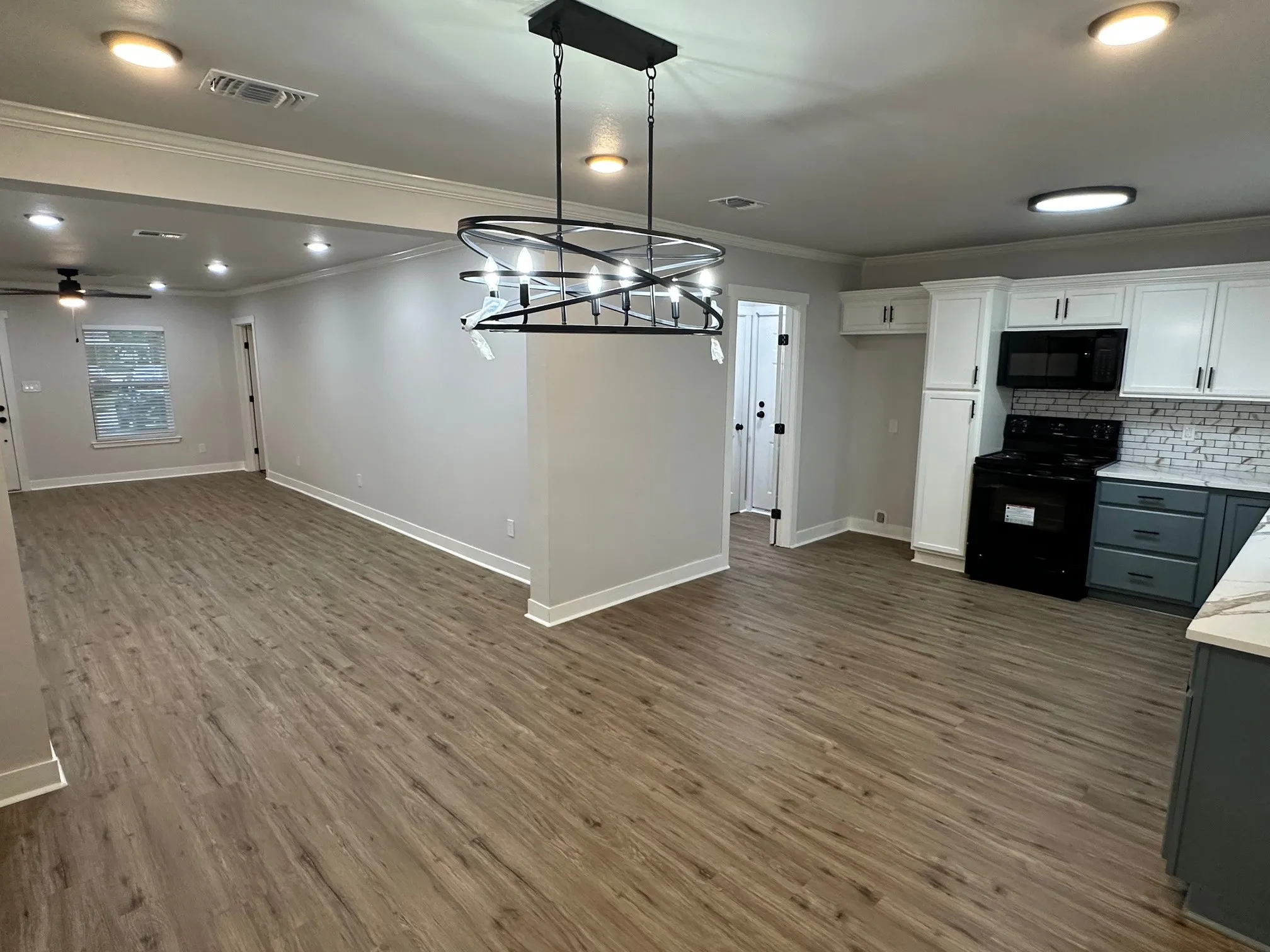 Single Family Residence For Sale in Navarro County , 1606 Cherry Avenue, Corsicana, Texas 75110, 4 Bedrooms, 2 Bathrooms, Garage spaces, 1,600 Sqft, built in 1942, Price $249,000, mls#21256872, Real Estate Agent in Corsicana, Homes For Sale in Navarro county, Homes For Sale in Corsicana, Realtor in Corsicana Texas, Real Estate Brokerage Independent Realty Texas, Luminita Cordes Realtor