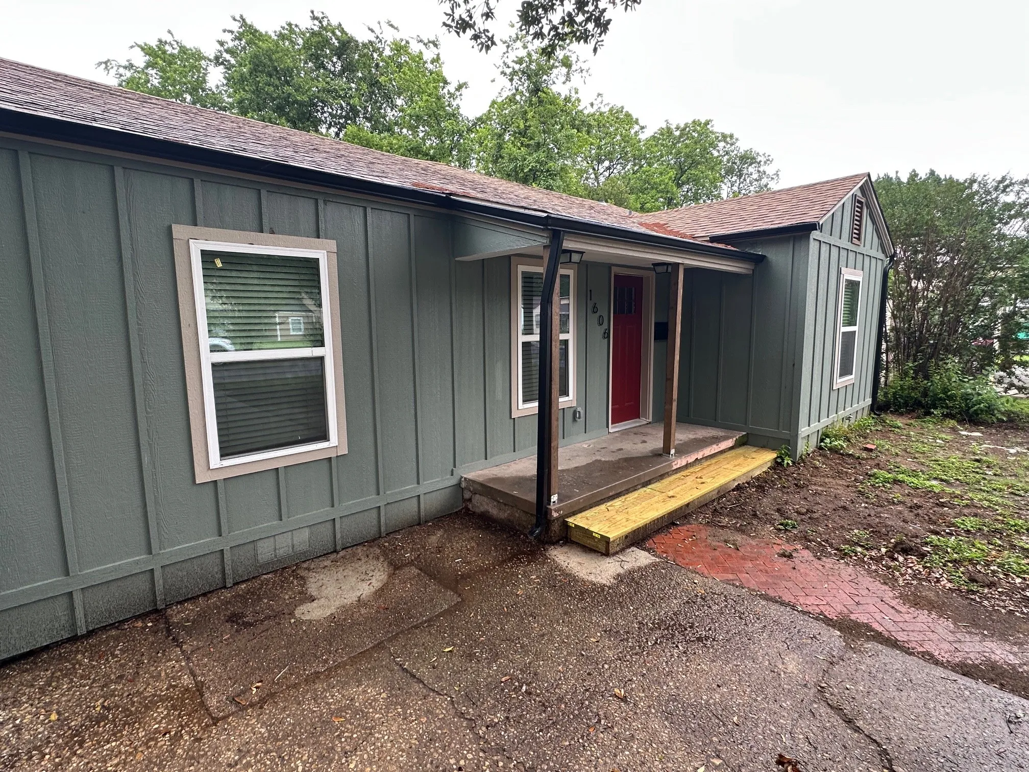 Single Family Residence For Sale in Navarro County , 1606 Cherry Avenue, Corsicana, Texas 75110, 4 Bedrooms, 2 Bathrooms, Garage spaces, 1,600 Sqft, built in 1942, Price $249,000, mls#21256872, Real Estate Agent in Corsicana, Homes For Sale in Navarro county, Homes For Sale in Corsicana, Realtor in Corsicana Texas, Real Estate Brokerage Independent Realty Texas, Luminita Cordes Realtor